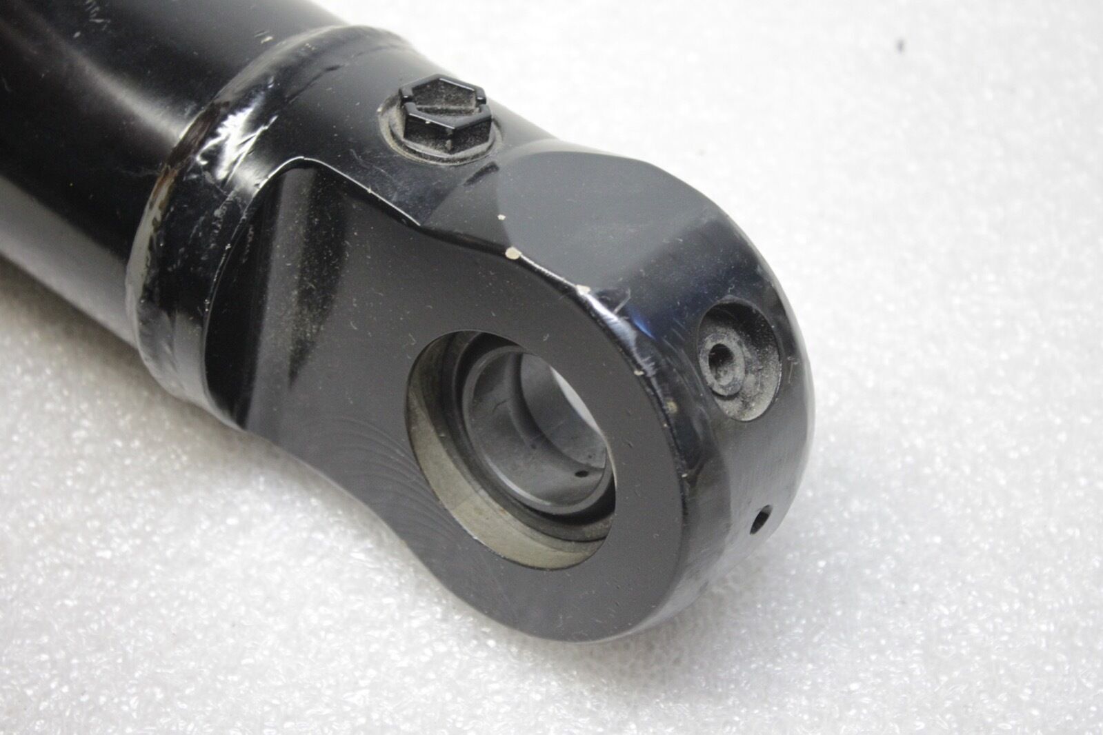 CAT Caterpillar 1349839 (R) Hydraulic Cylinder with Bearing 31mm I.D