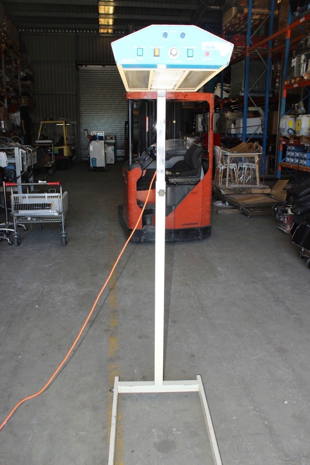 MedCOR Radiant Heater (IW-802) Mobile Cot Warmer 240V – Used