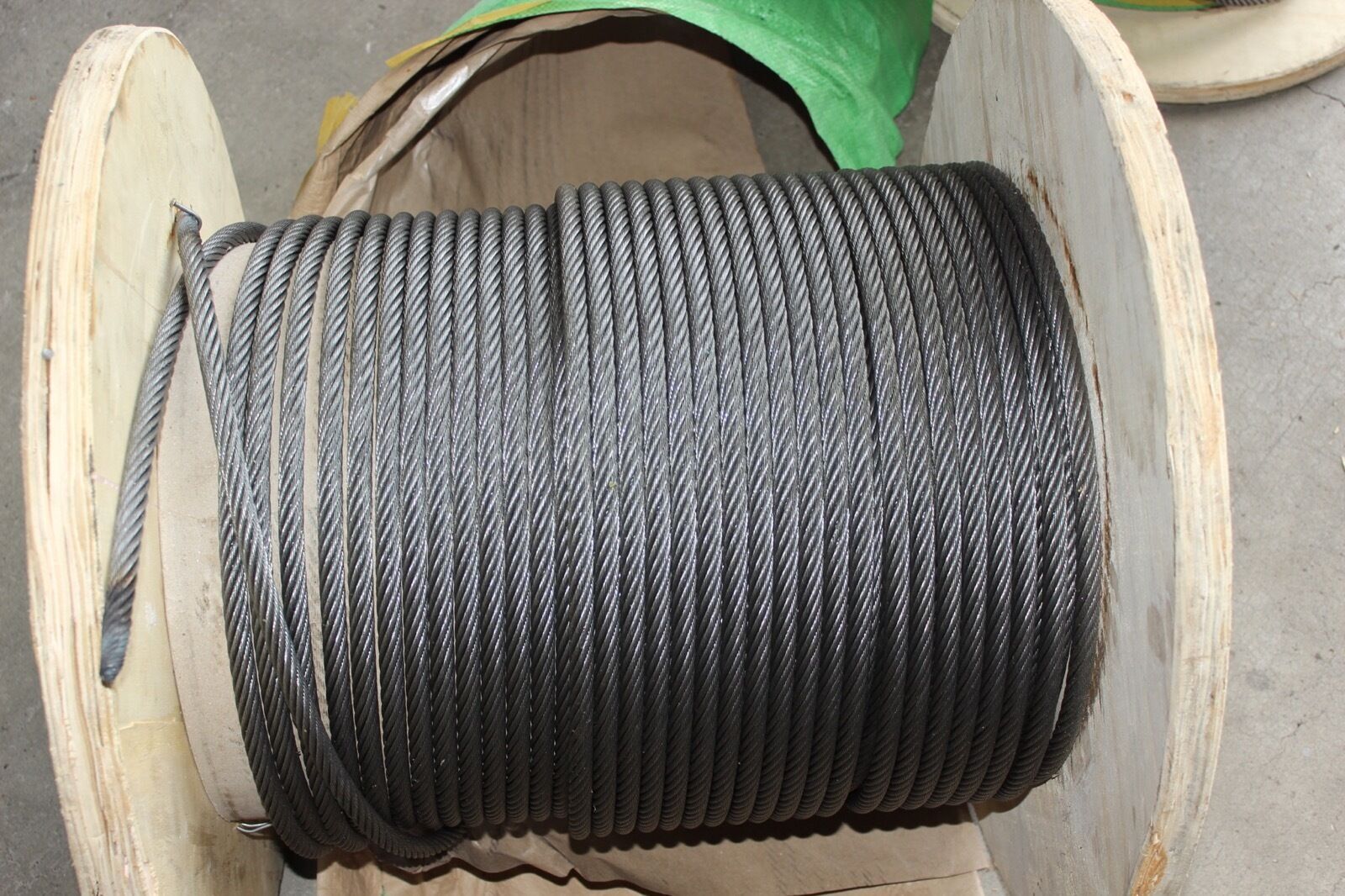 Bulk Lot of Approx 100m Steel Wire Rope – 12mm Dia. CN854127 (8x19S+8×7+PP-13)