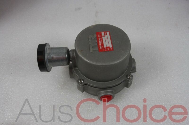 TWR L-810 AAO Controller – Includes Stand / Mount