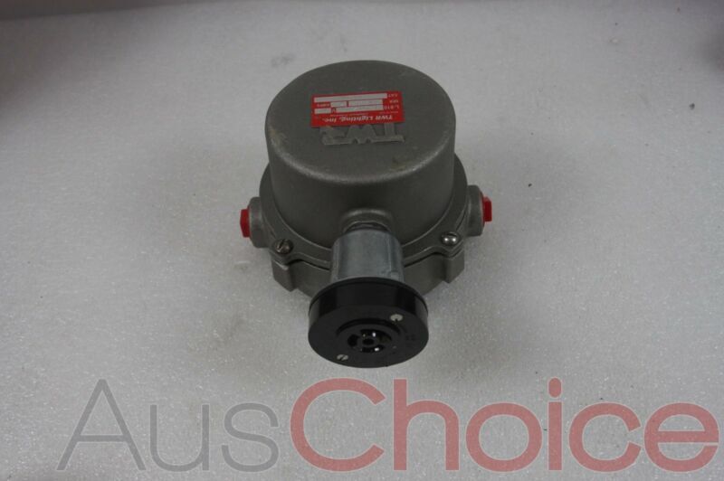 TWR L-810 AAO Controller – Includes Stand / Mount