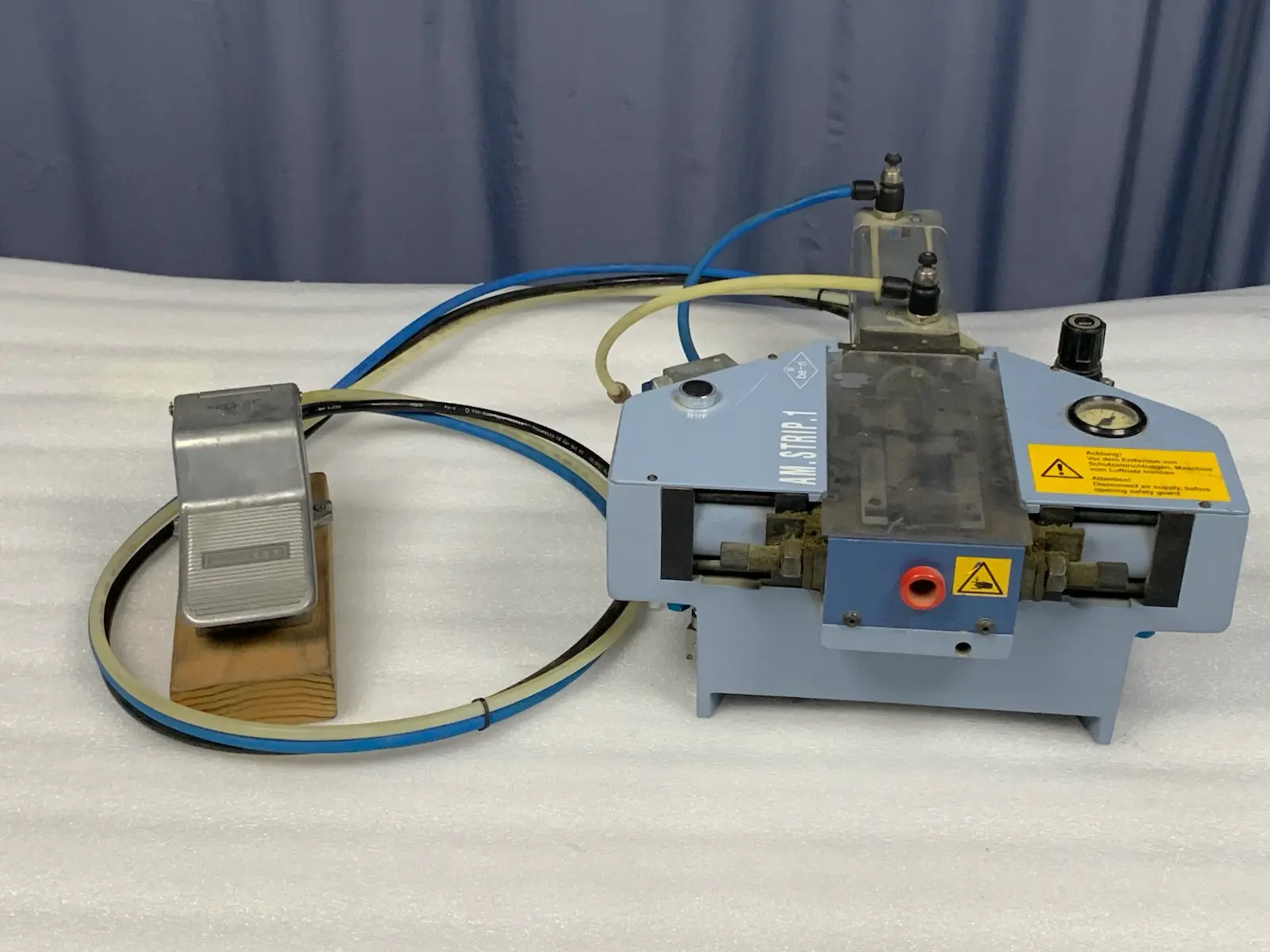 be-ri AM.STRIP.1 Pneumatic Cable Wire Stripping-Machine w Footswitch