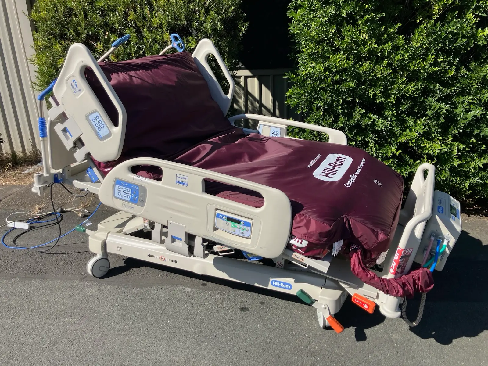 Hill-Rom Compella Bariatric Hospital Bed w Air Mattress & Pump