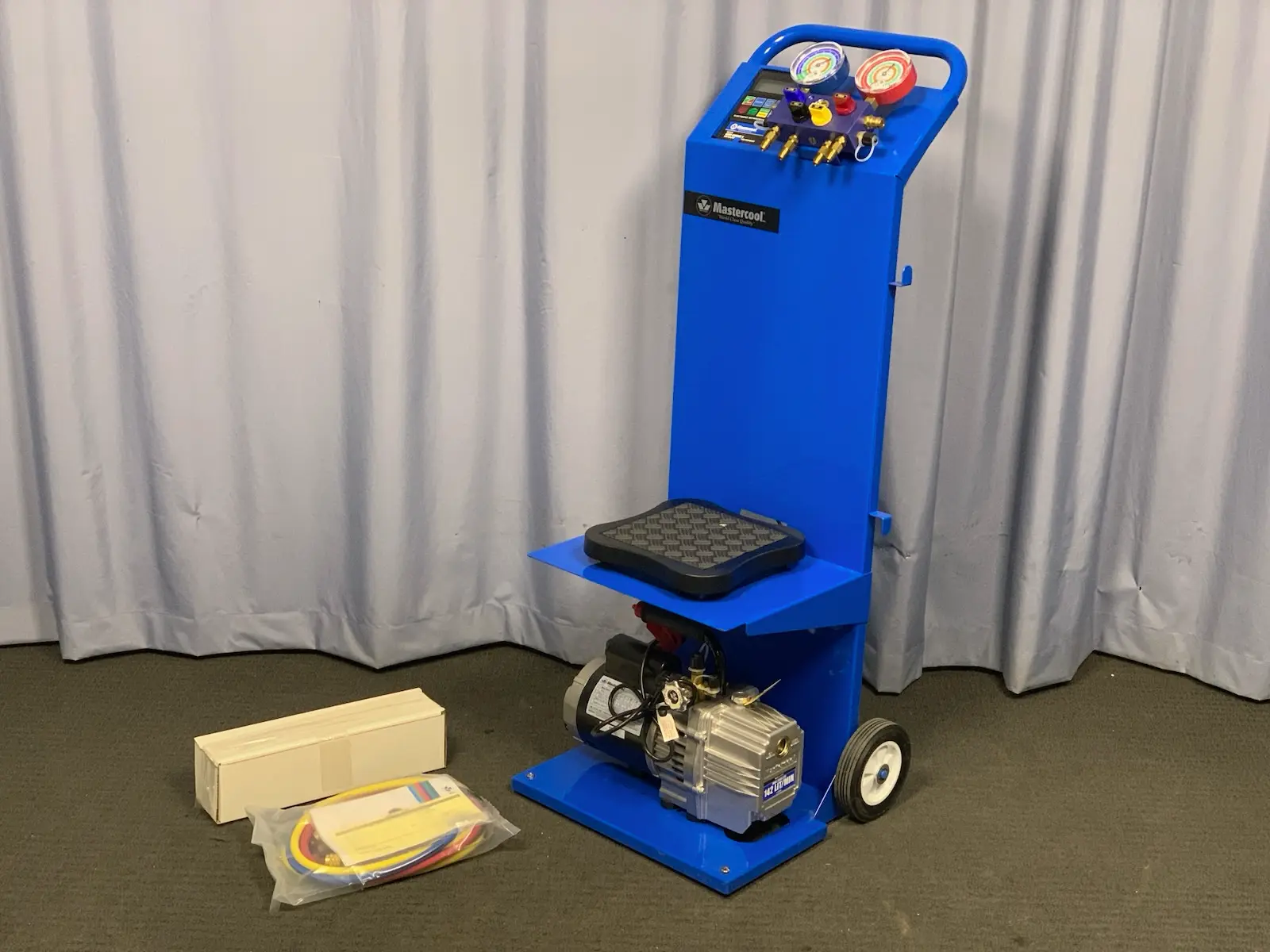 Mastercool EQX1587 142Lpm Oex Mobile Charging Station w Acc - New Never Used