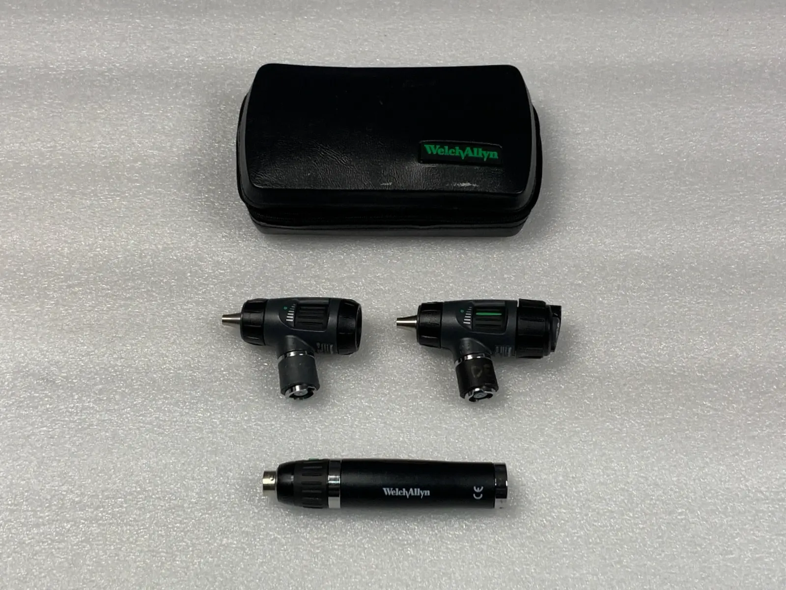 Welch Allyn 23810 & 23920 Macroview Otoscope w Handle + Case