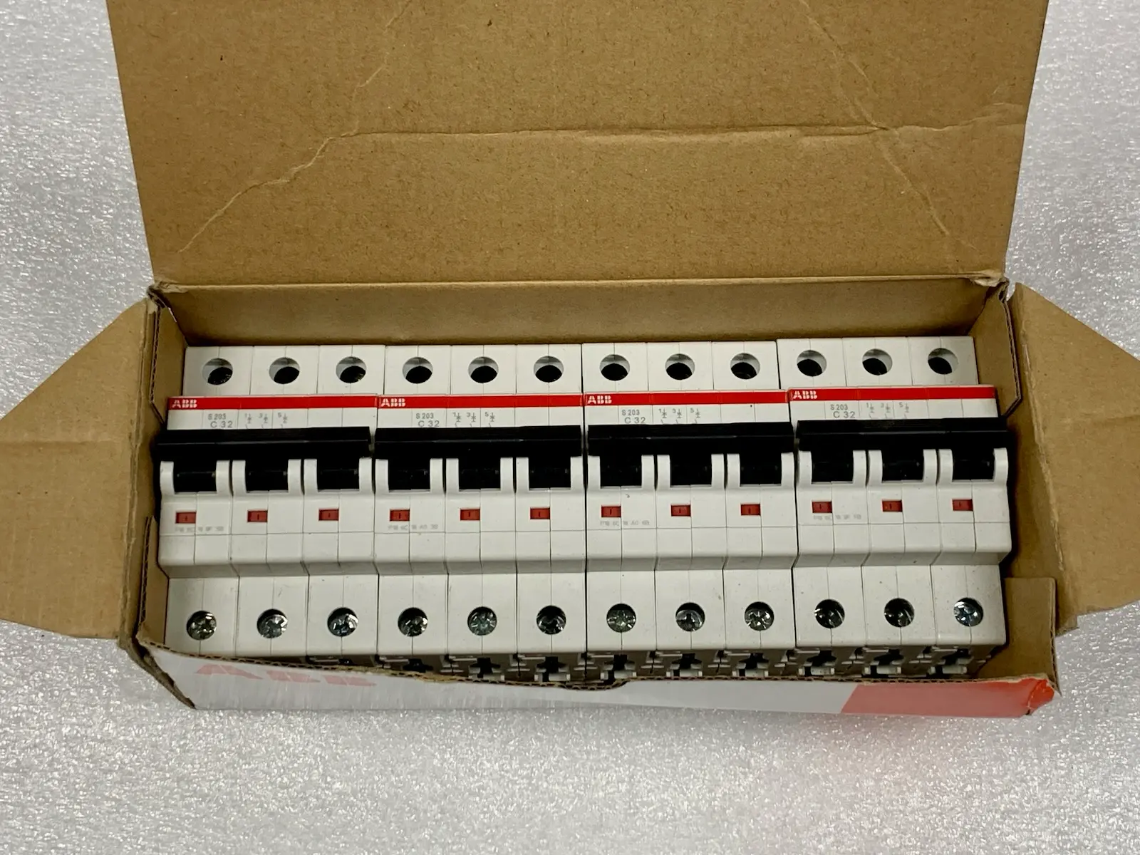 4x ABB S203-C32 S203C32 Miniature Circuit Breaker 2CDS253001R0324