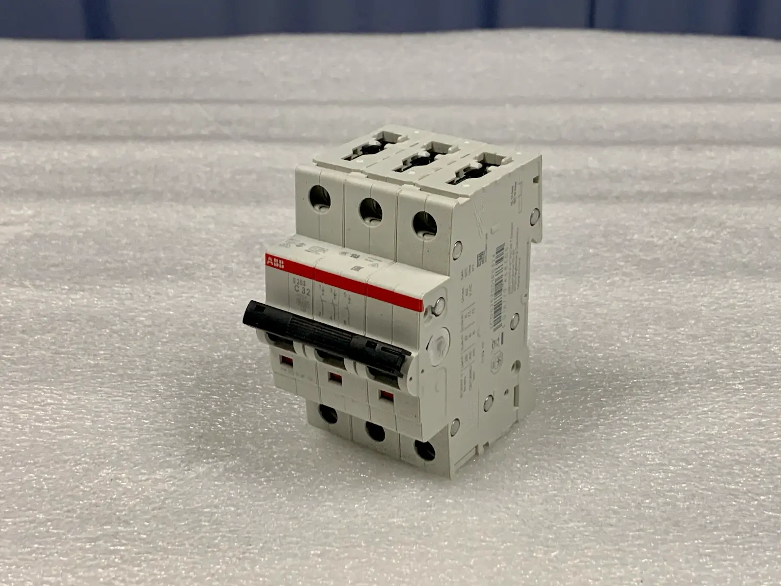 4x ABB S203-C32 S203C32 Miniature Circuit Breaker 2CDS253001R0324