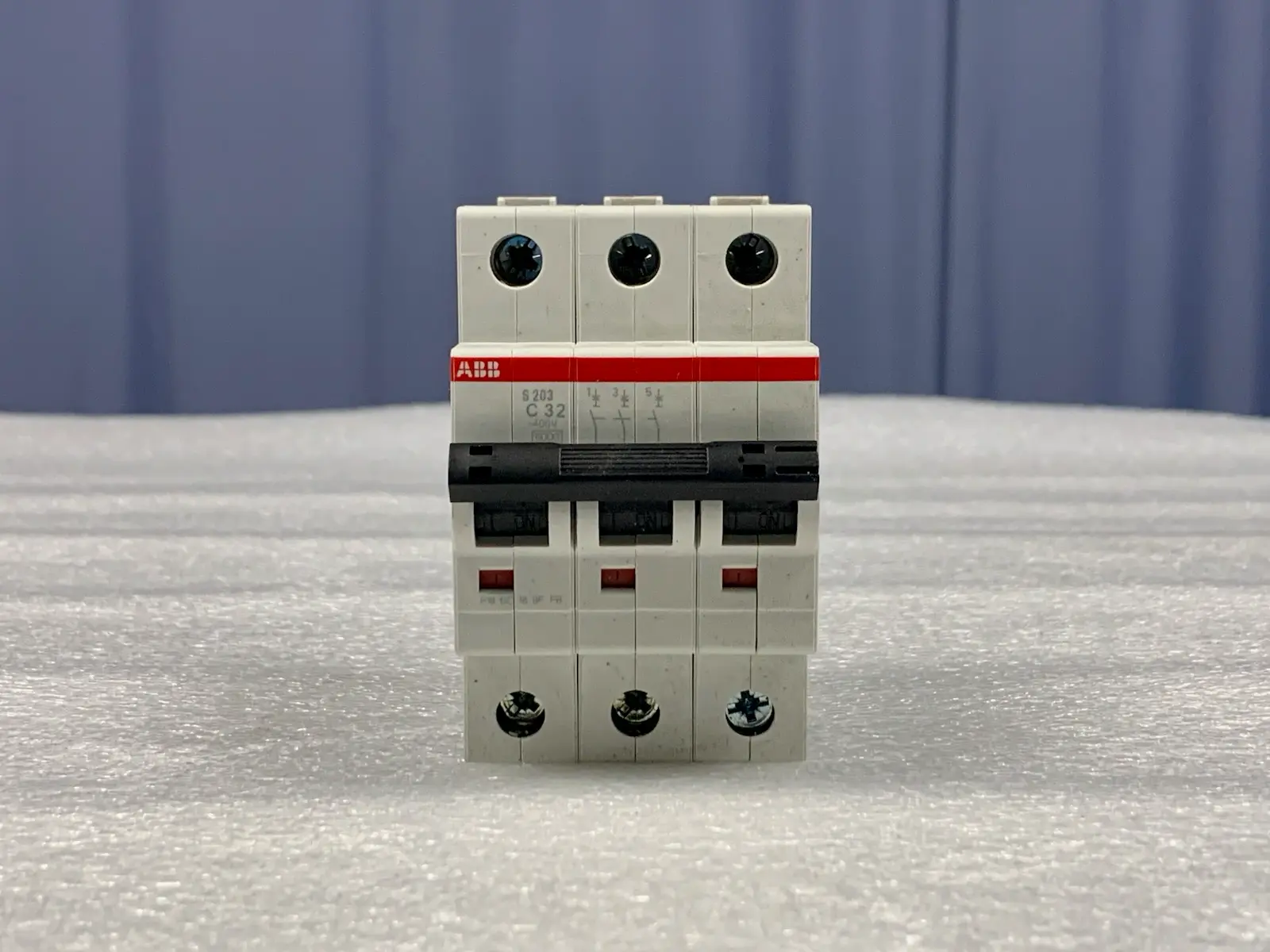 4x ABB S203-C32 S203C32 Miniature Circuit Breaker 2CDS253001R0324