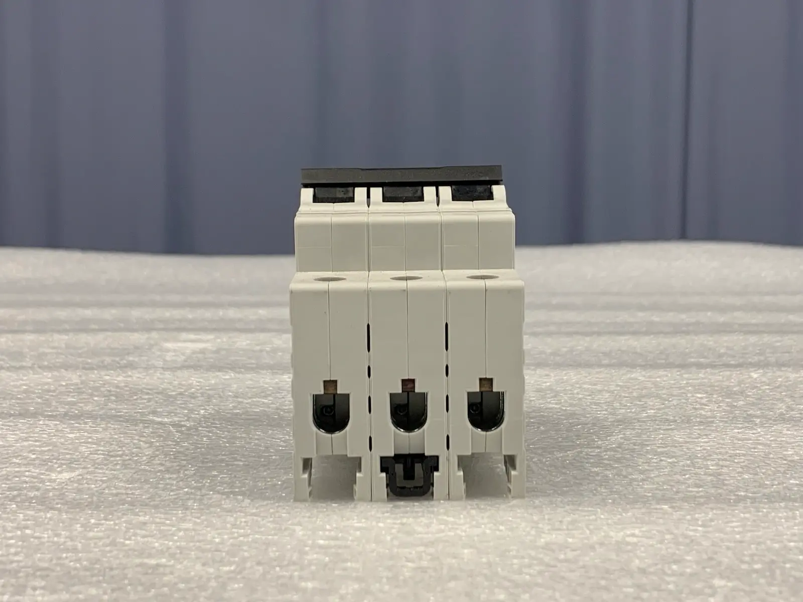 4x ABB SH203-C63 SH203C63 Miniature Circuit Breaker - 3 Pole 63A 2CDS213001R0634