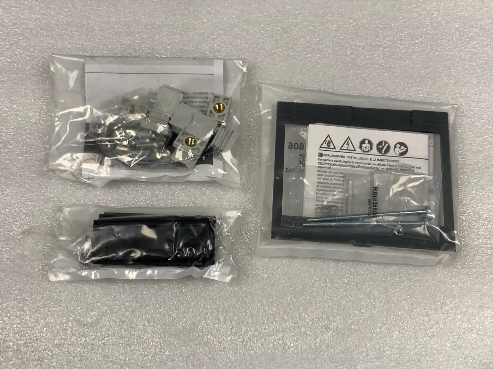 ABB 1SDA067042R1 XT2N 160 TMA 125-1250 4p F F InN = 100% Circuit Breaker