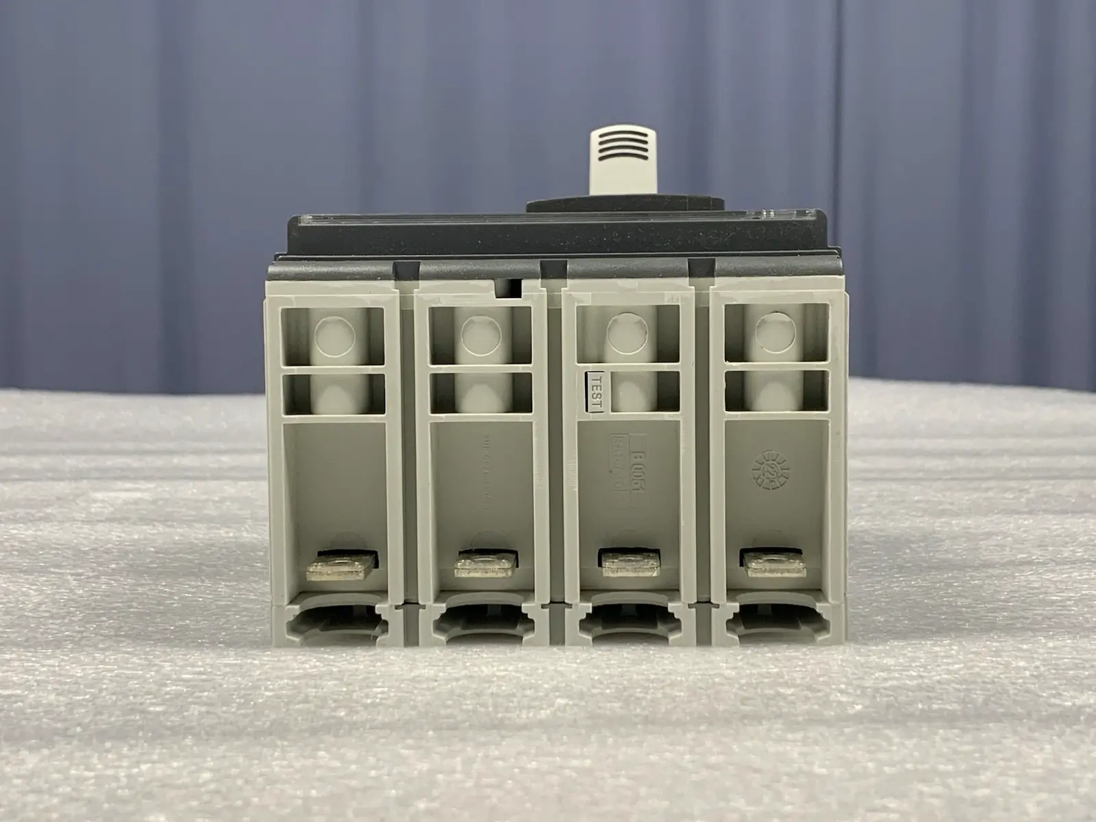 ABB 1SDA067042R1 XT2N 160 TMA 125-1250 4p F F InN = 100% Circuit Breaker