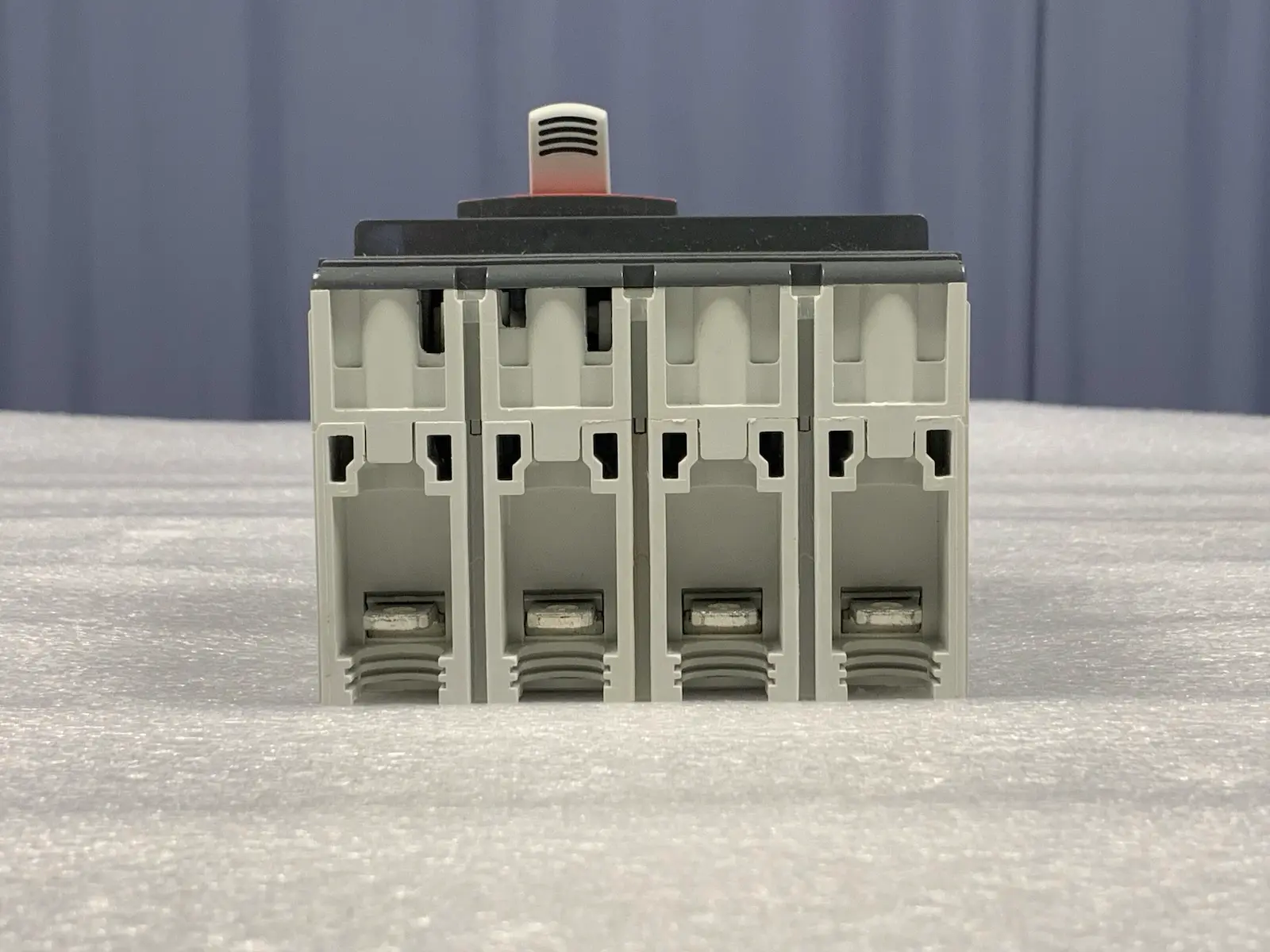 ABB 1SDA067042R1 XT2N 160 TMA 125-1250 4p F F InN = 100% Circuit Breaker