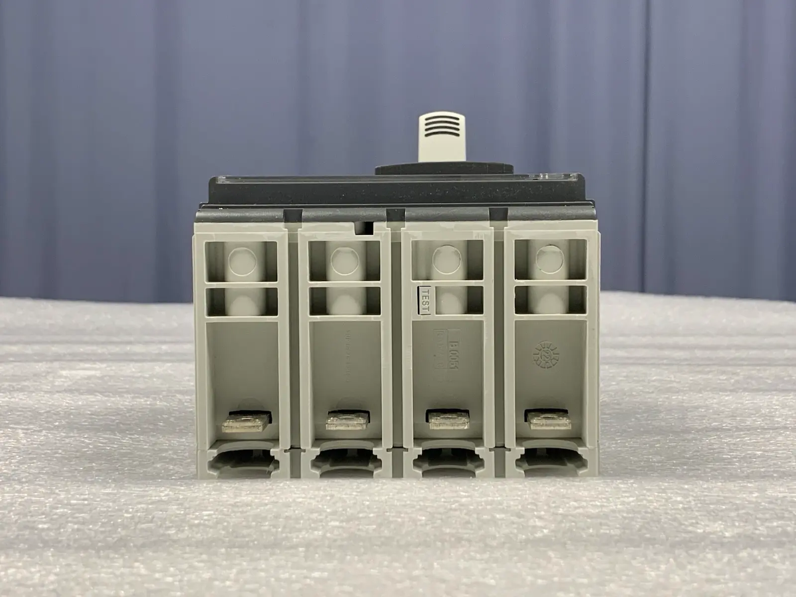 ABB 1SDA067042R1 XT2N 160 TMA 125-1250 4p F F InN = 100% Circuit Breaker