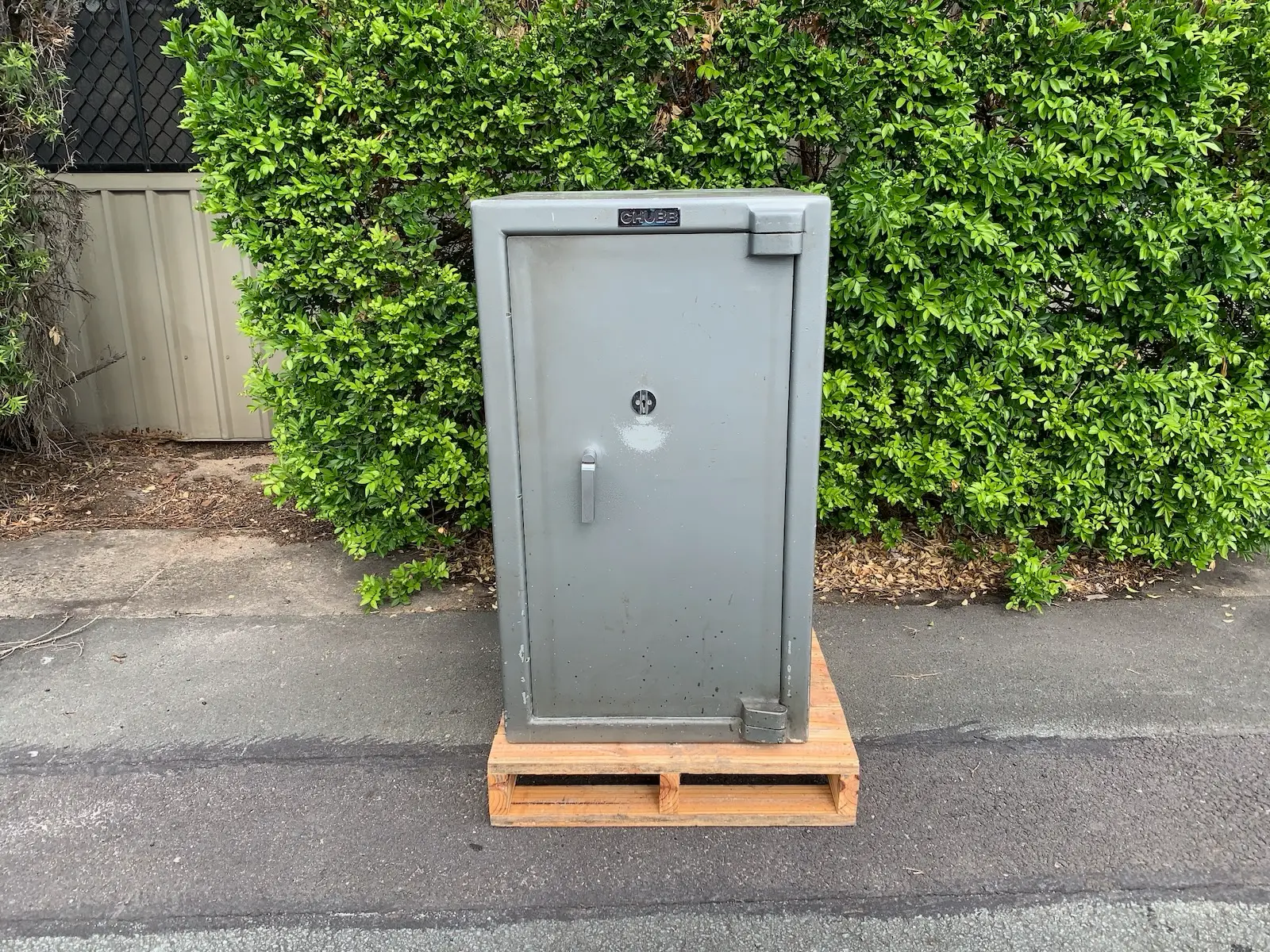 Chubb Heavy Duty Security Safe with Key - Weighs Approx 500kg