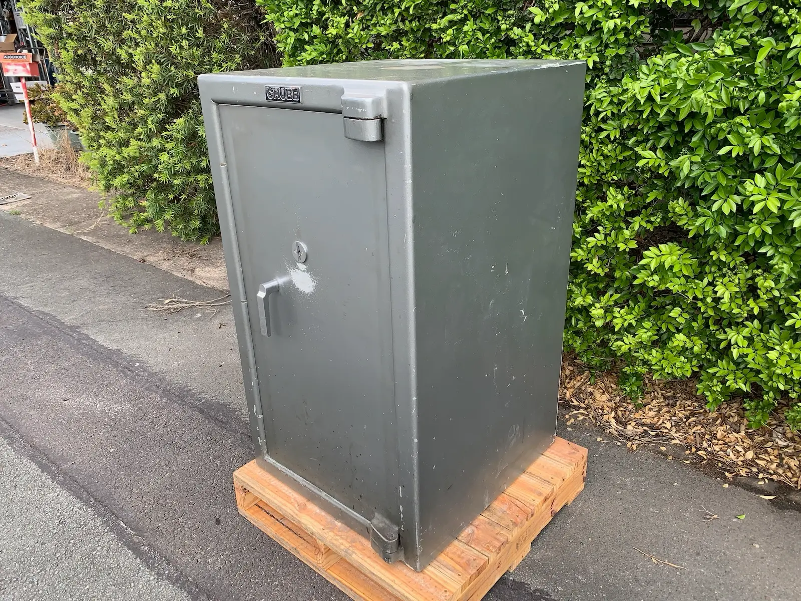 Chubb Heavy Duty Security Safe with Key - Weighs Approx 500kg