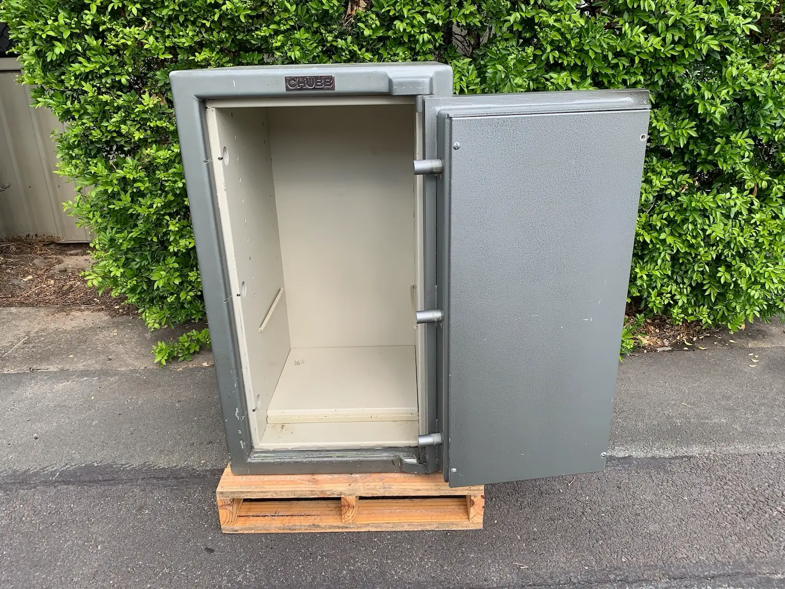 Chubb Heavy Duty Security Safe with Key - Weighs Approx 500kg
