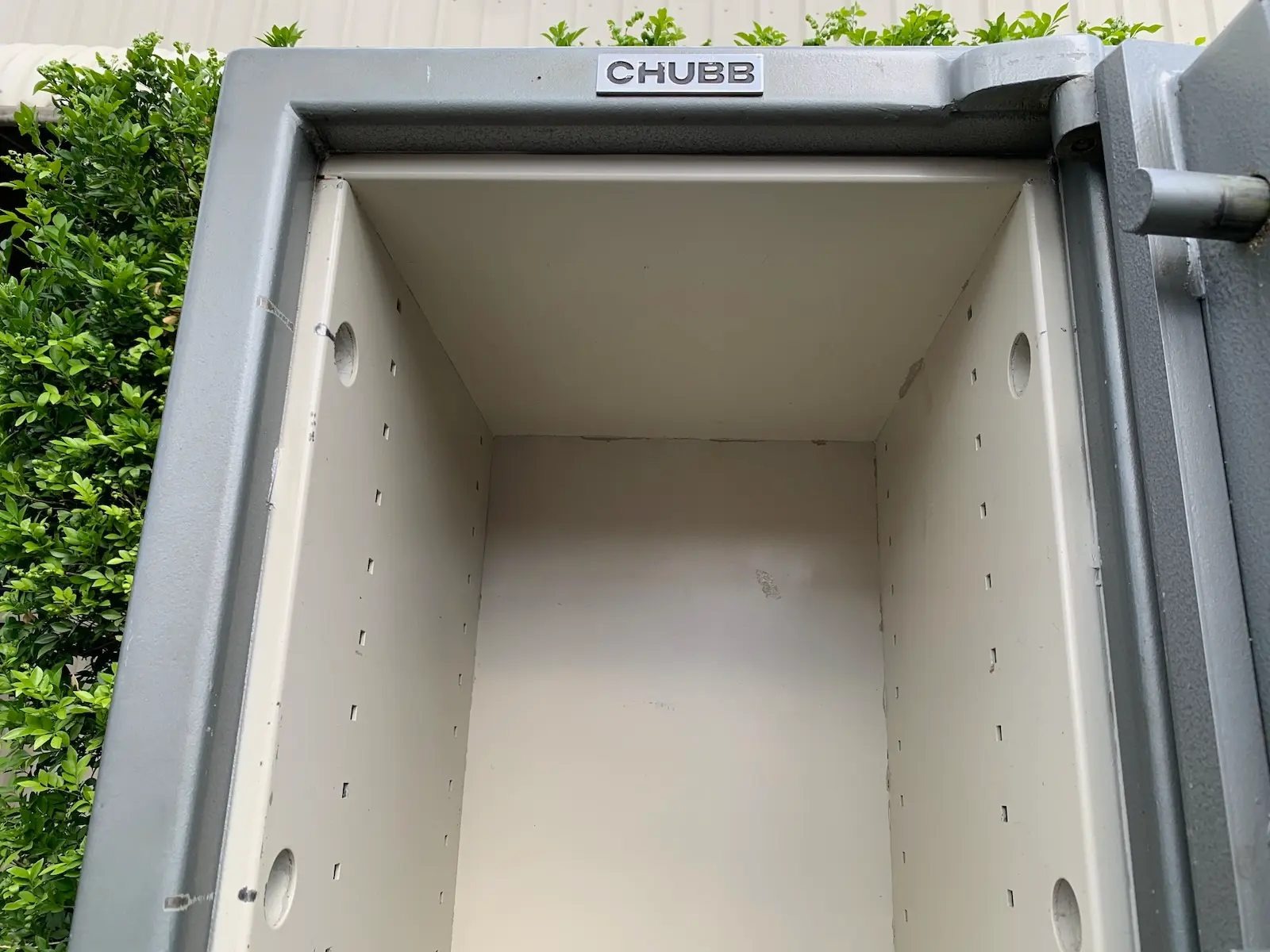 Chubb Heavy Duty Security Safe with Key - Weighs Approx 500kg