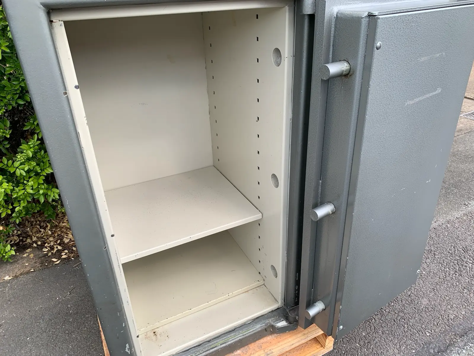 Chubb Heavy Duty Security Safe with Key - Weighs Approx 500kg