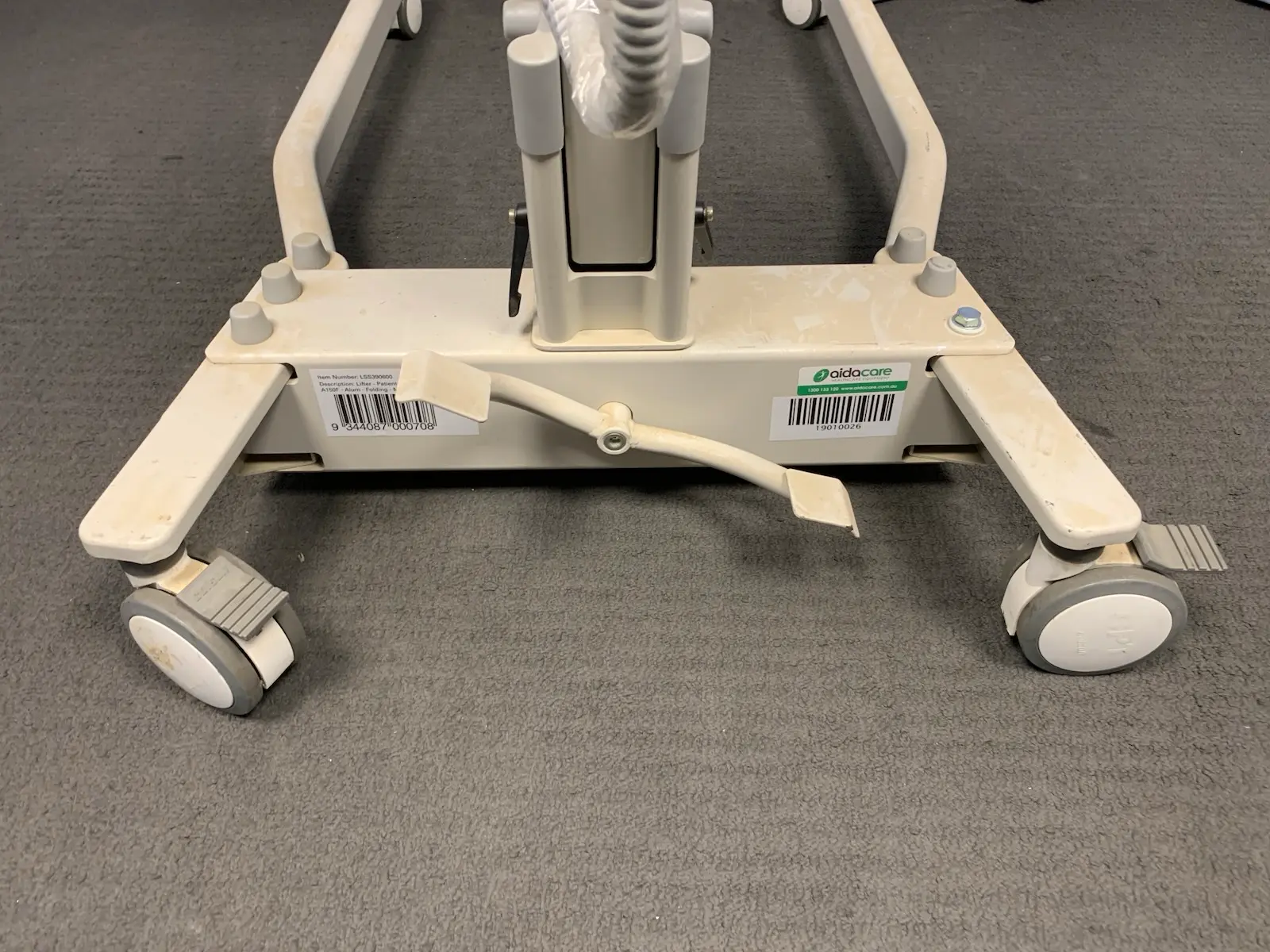 Aidacare Aspire A150F Aluminium Manual Leg 150kg Patient Lifter Hoist