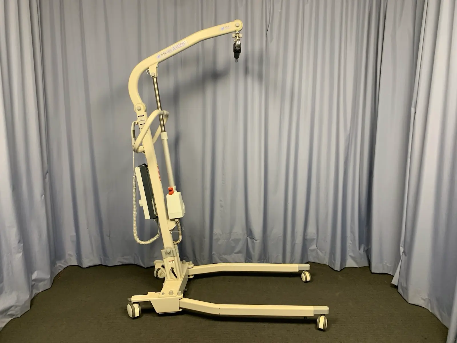 Aidacare Aspire A150F Aluminium Manual Leg 150kg Patient Lifter Hoist