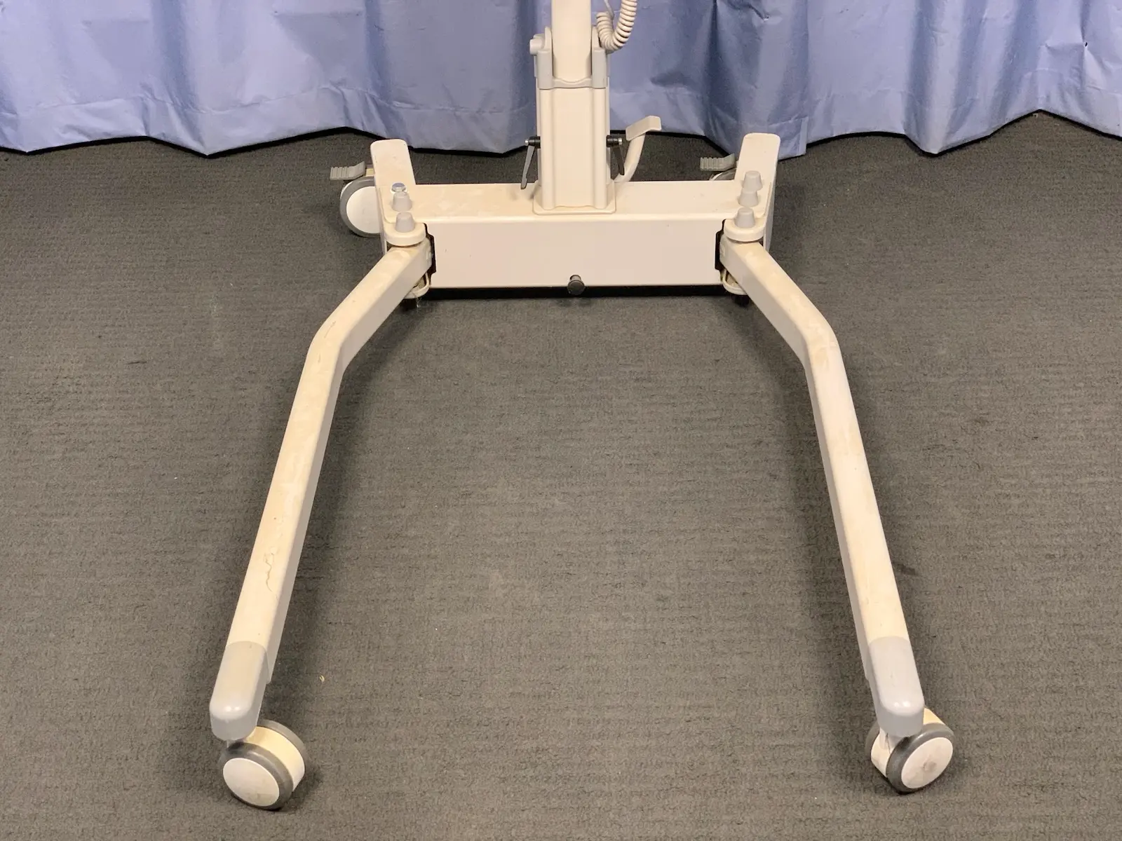 Aidacare Aspire A150F Aluminium Manual Leg 150kg Patient Lifter Hoist