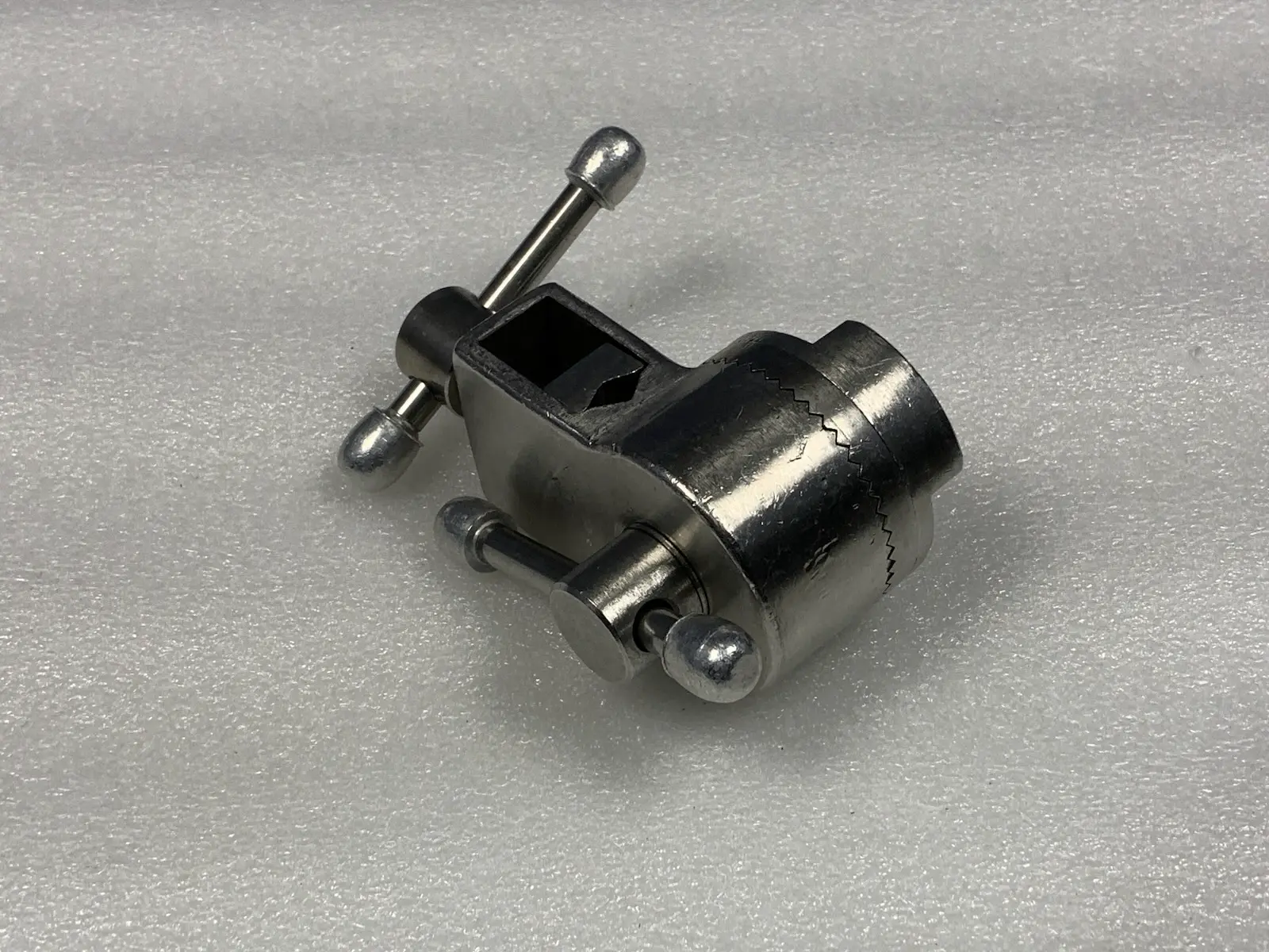 CL-7500 Super Clamp Multi-Positioner Surgical Operating Table Attachment