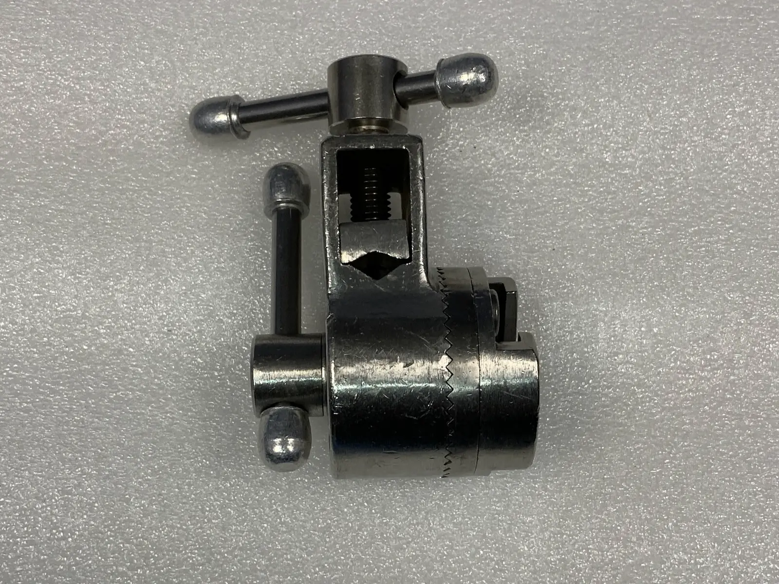 CL-7500 Super Clamp Multi-Positioner Surgical Operating Table Attachment