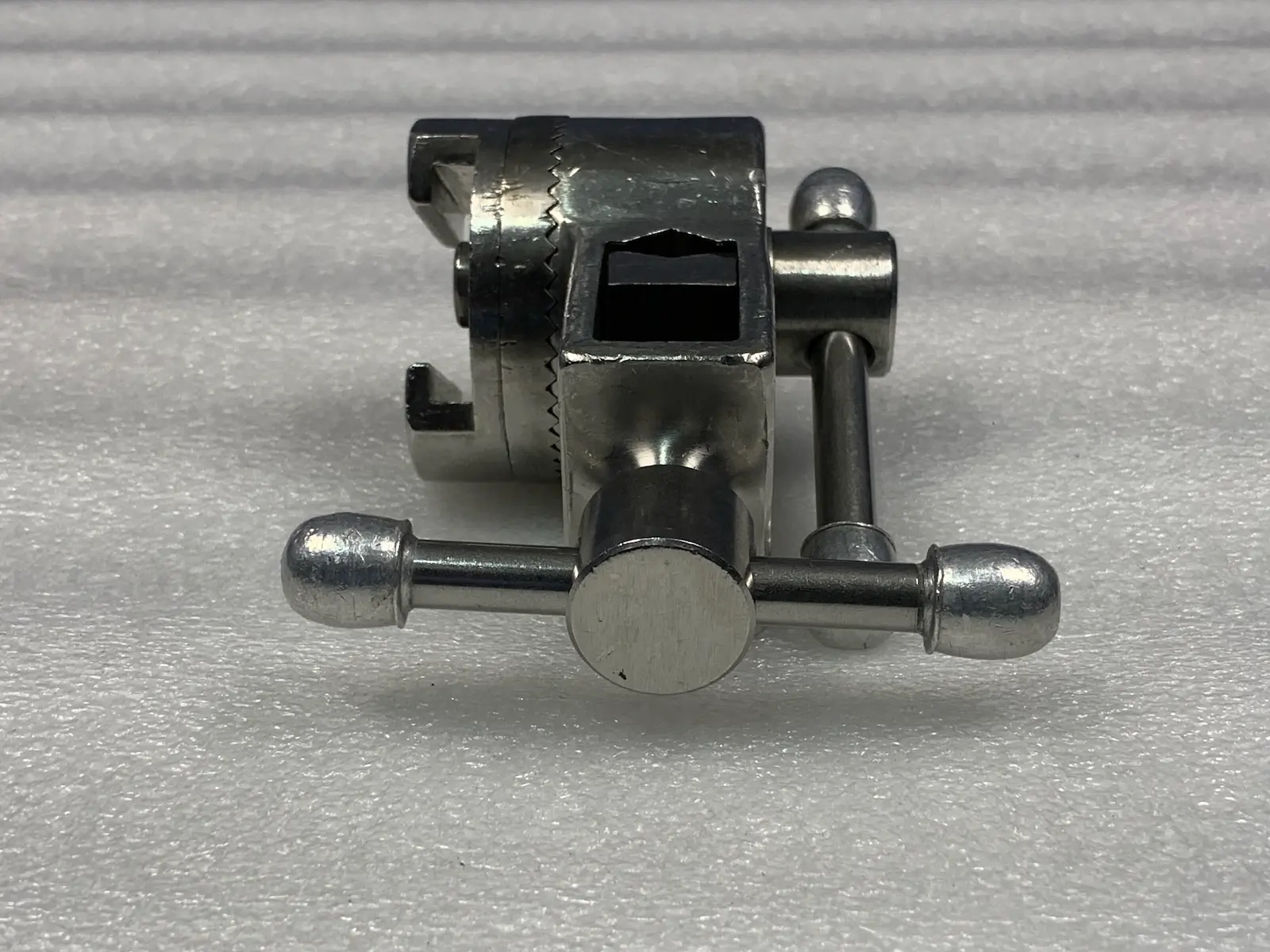 CL-7500 Super Clamp Multi-Positioner Surgical Operating Table Attachment