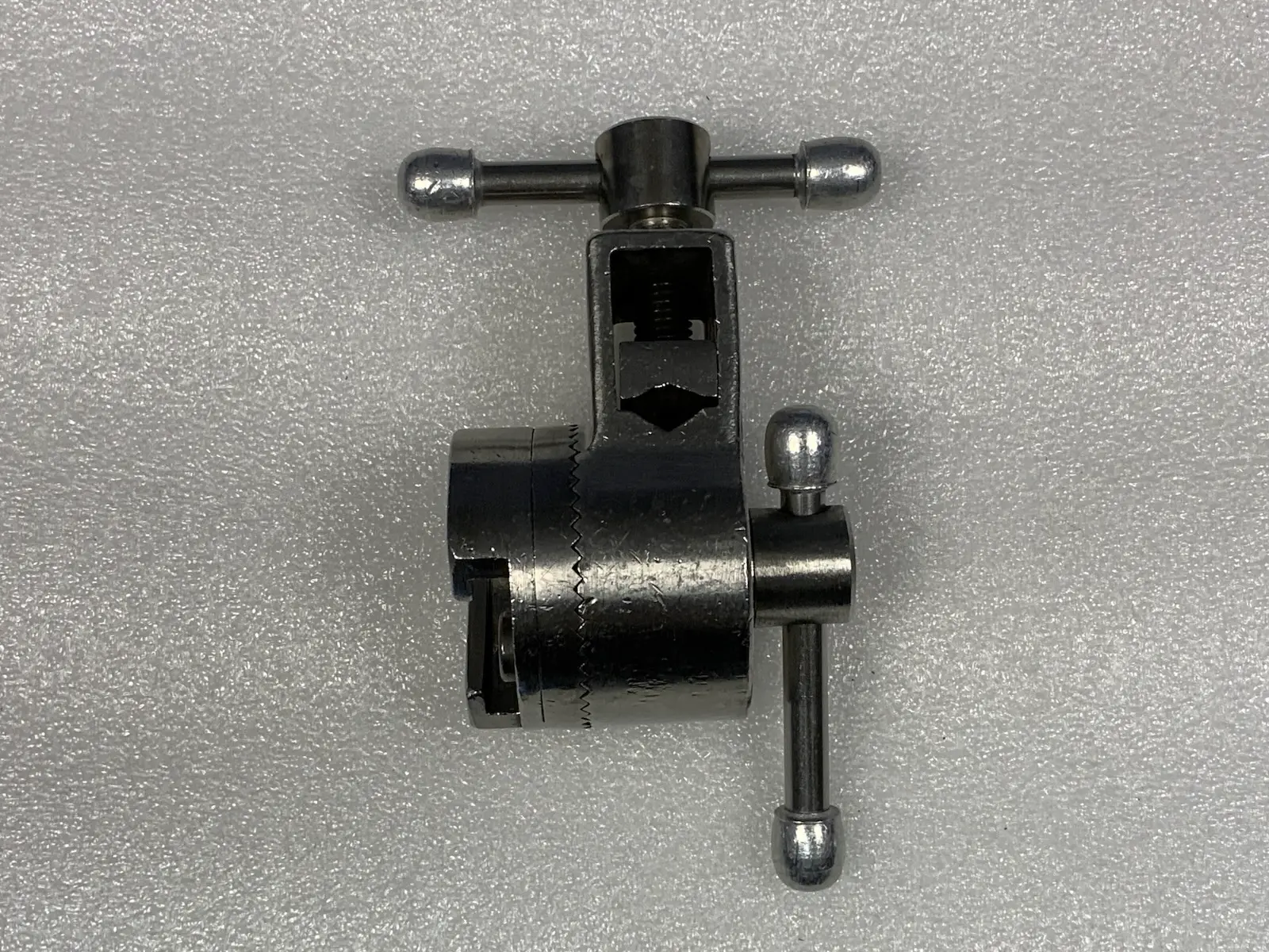 CL-7500 Super Clamp Multi-Positioner Surgical Operating Table Attachment