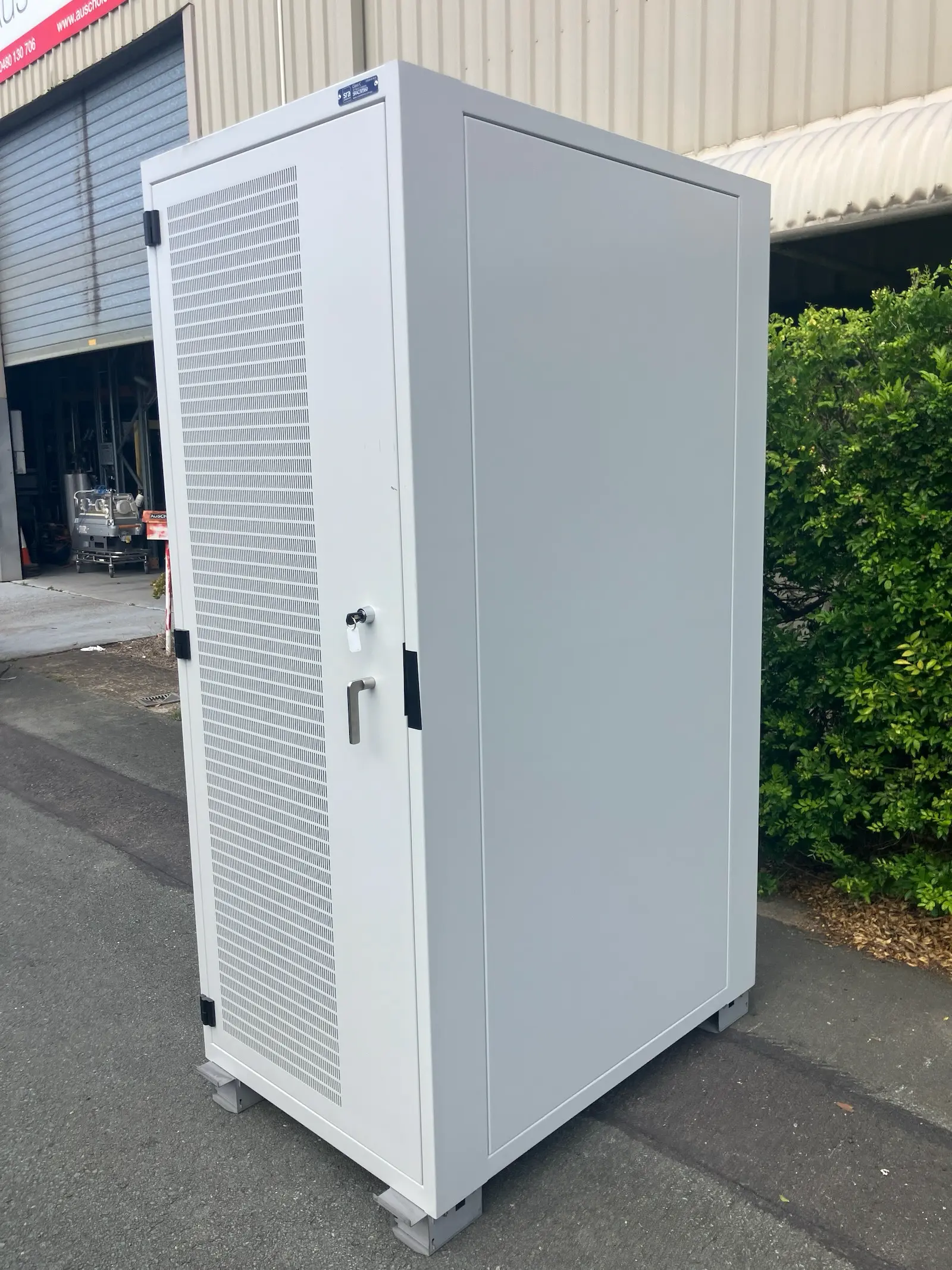 SRA Solutions SRA230560 Class C SCEC 42RU 19" Server Data Rack Cabinet