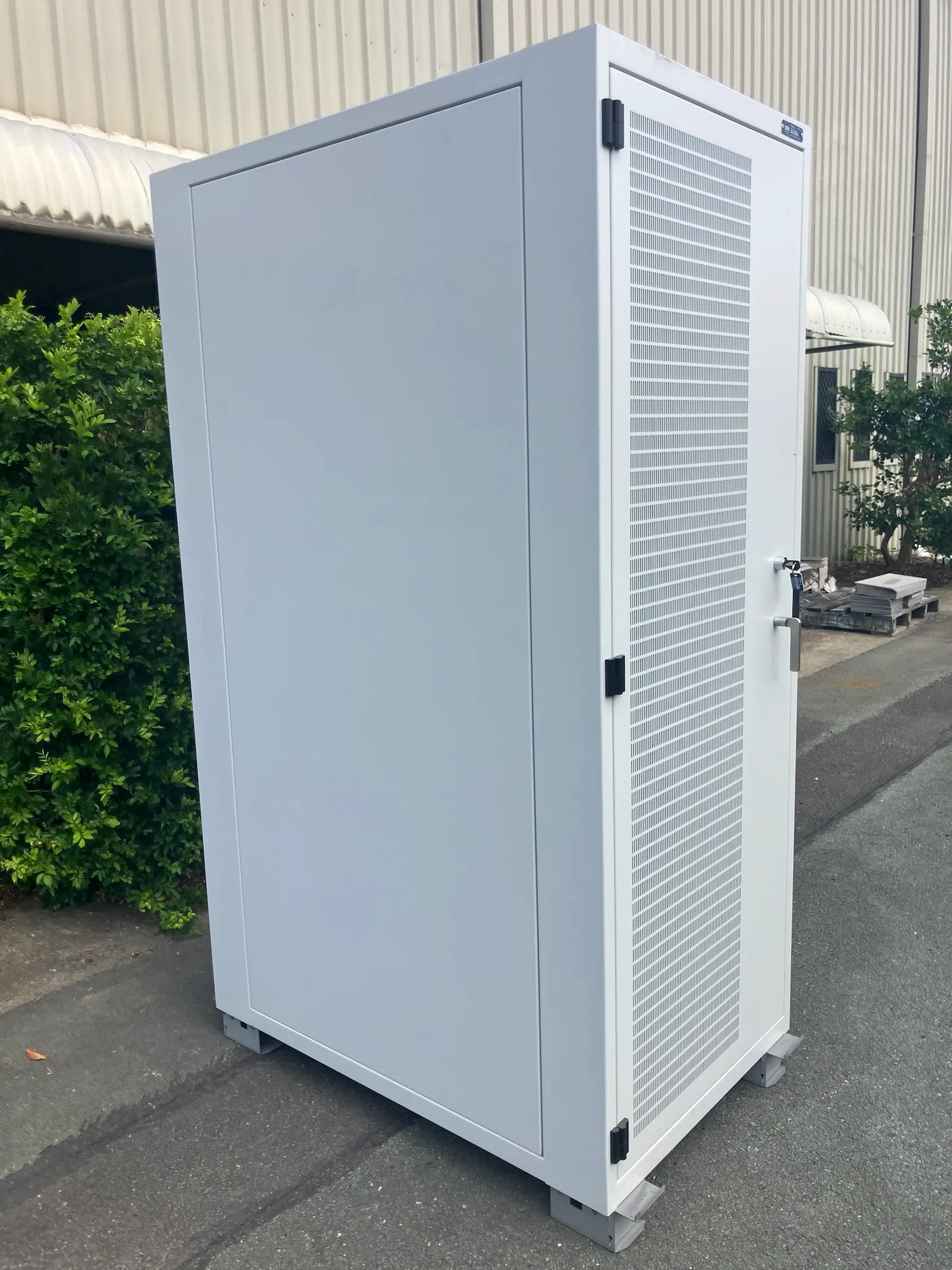 SRA Solutions SRA230560 Class C SCEC 42RU 19" Server Data Rack Cabinet