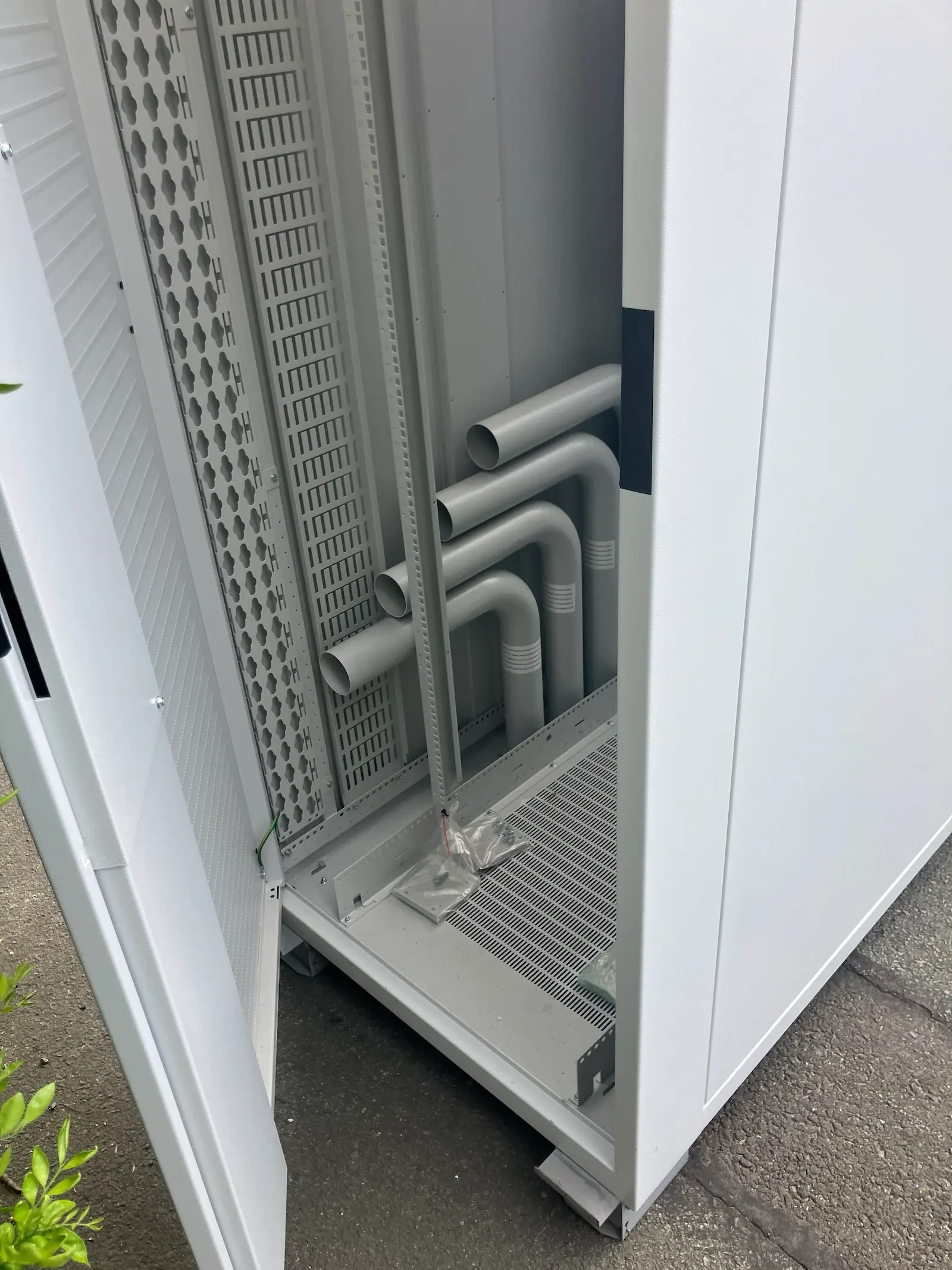 SRA Solutions SRA230560 Class C SCEC 42RU 19" Server Data Rack Cabinet