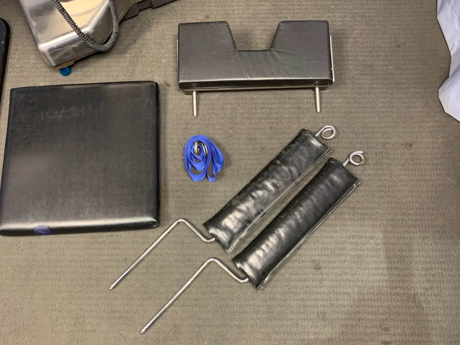 Steris Amsco 3085 SP Surgical Table w Accs - Issue