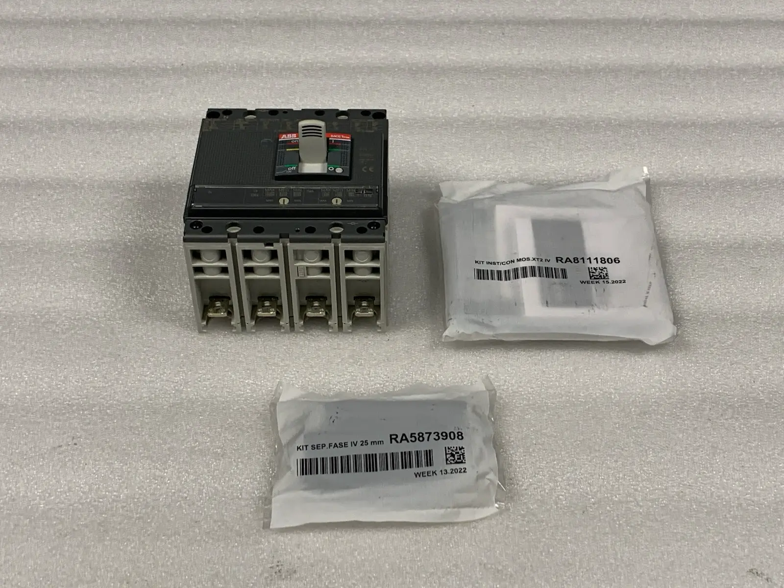 ABB SACE XT2N 160 TMA 125-1250 4p F F InN = 100% Circuit Breaker