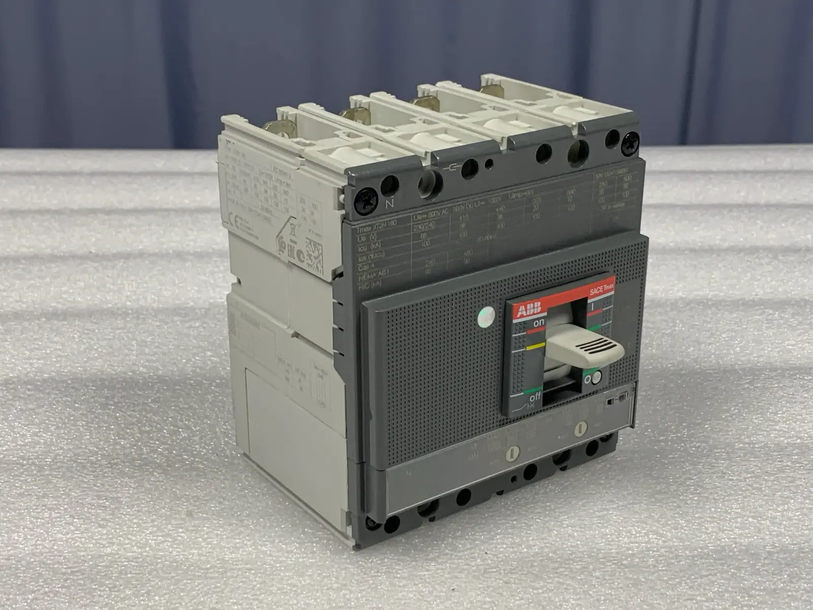 ABB SACE XT2N 160 TMA 125-1250 4p F F InN = 100% Circuit Breaker