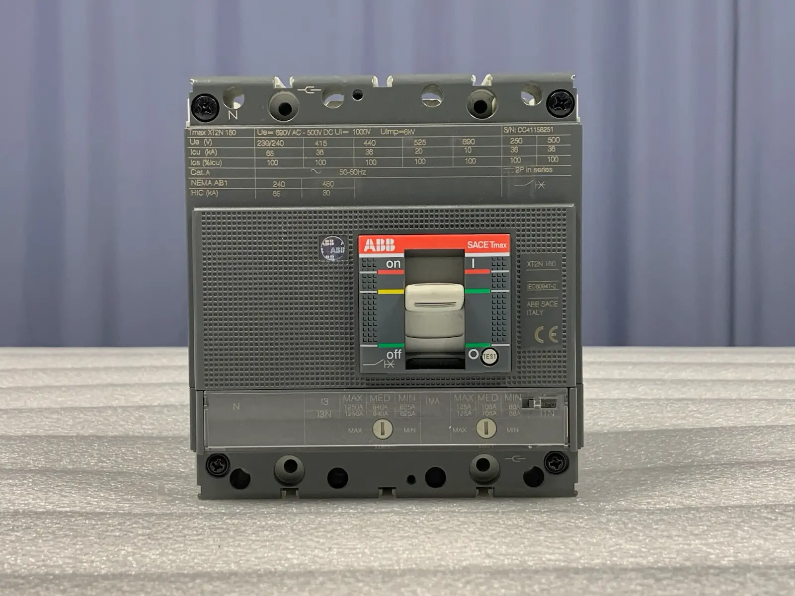 ABB SACE XT2N 160 TMA 125-1250 4p F F InN = 100% Circuit Breaker