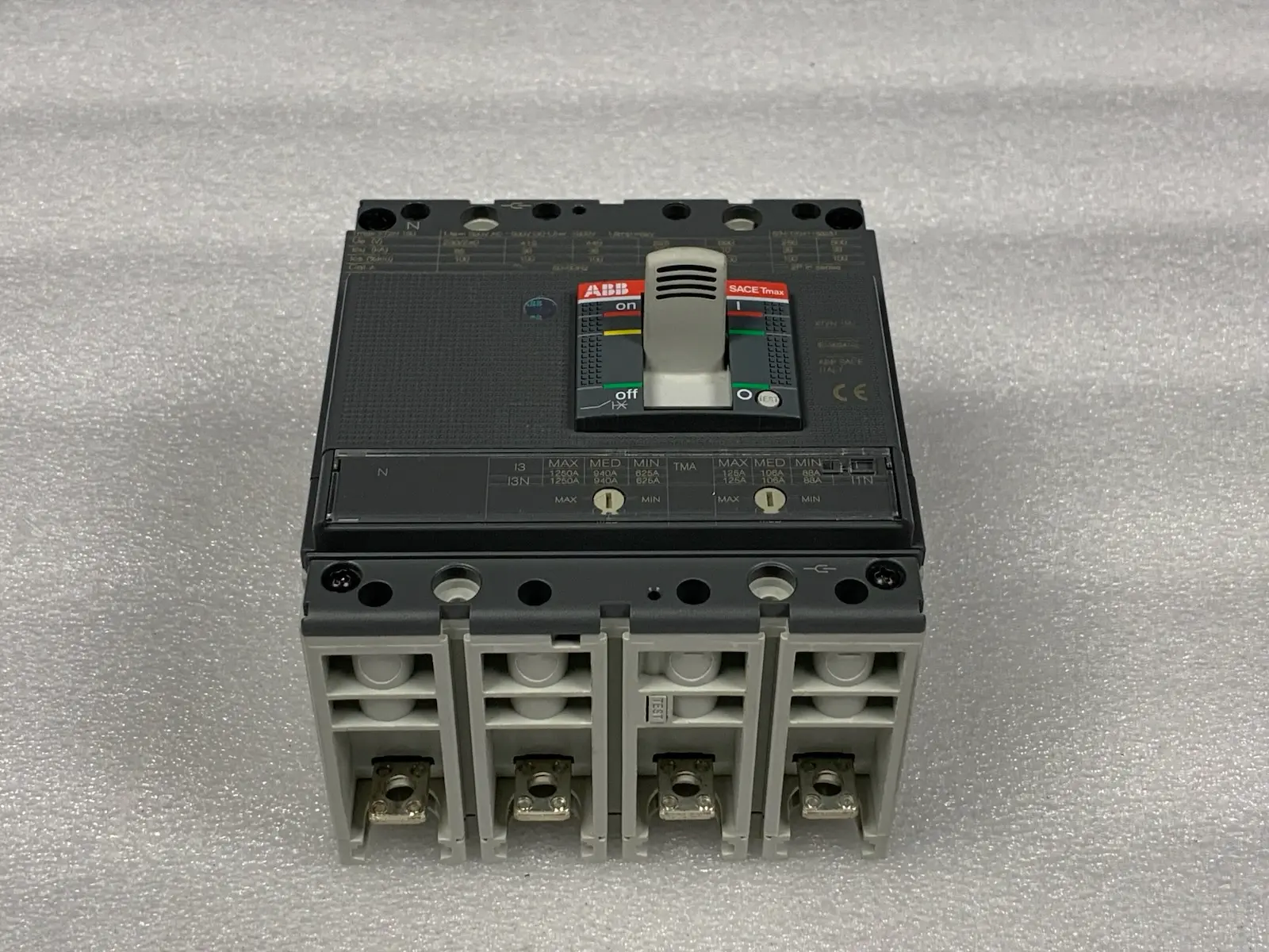 ABB SACE XT2N 160 TMA 125-1250 4p F F InN = 100% Circuit Breaker