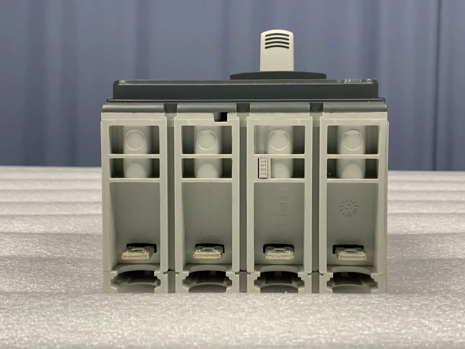 ABB SACE XT2N 160 TMA 125-1250 4p F F InN = 100% Circuit Breaker