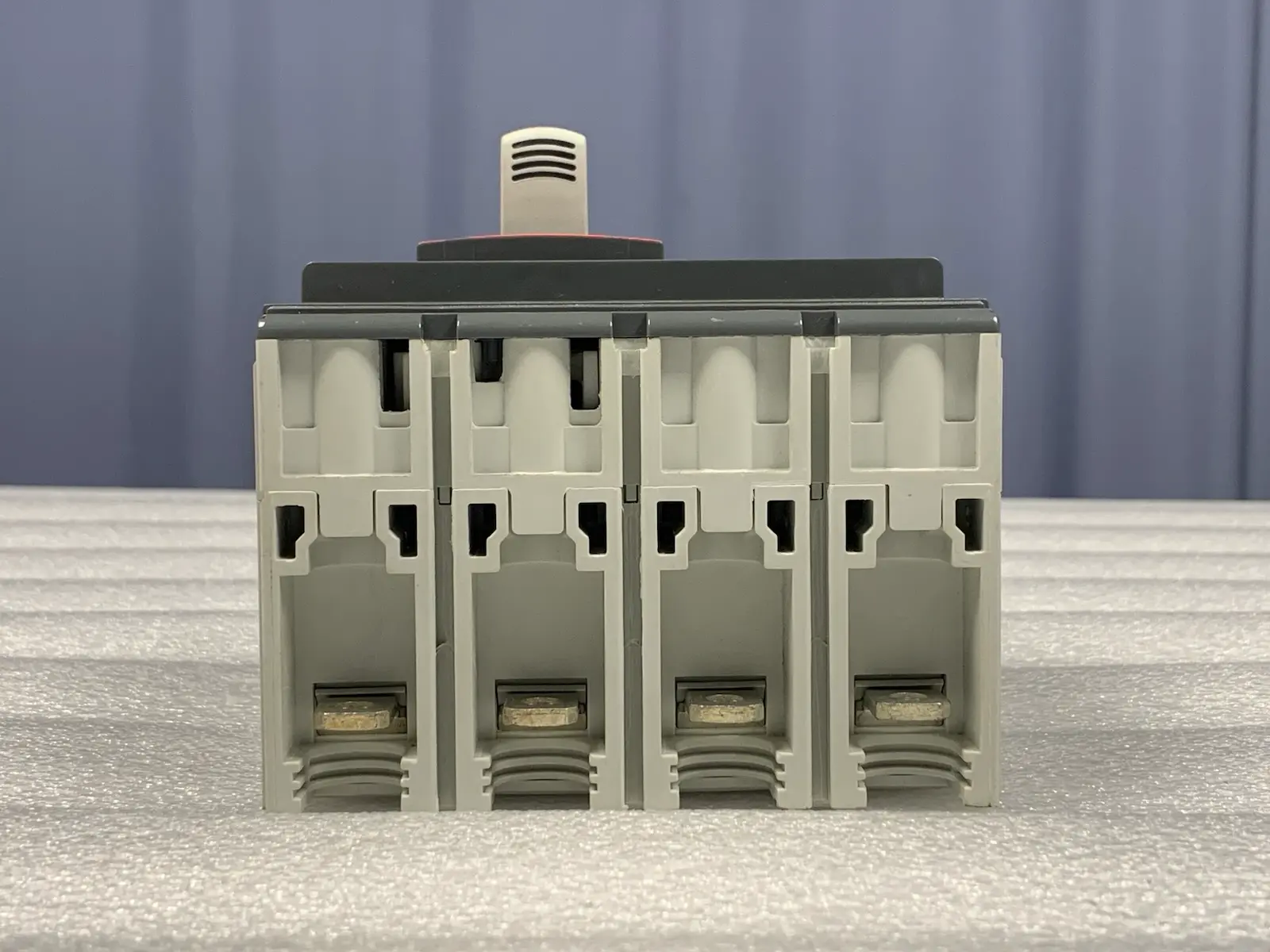 ABB SACE XT2N 160 TMA 125-1250 4p F F InN = 100% Circuit Breaker