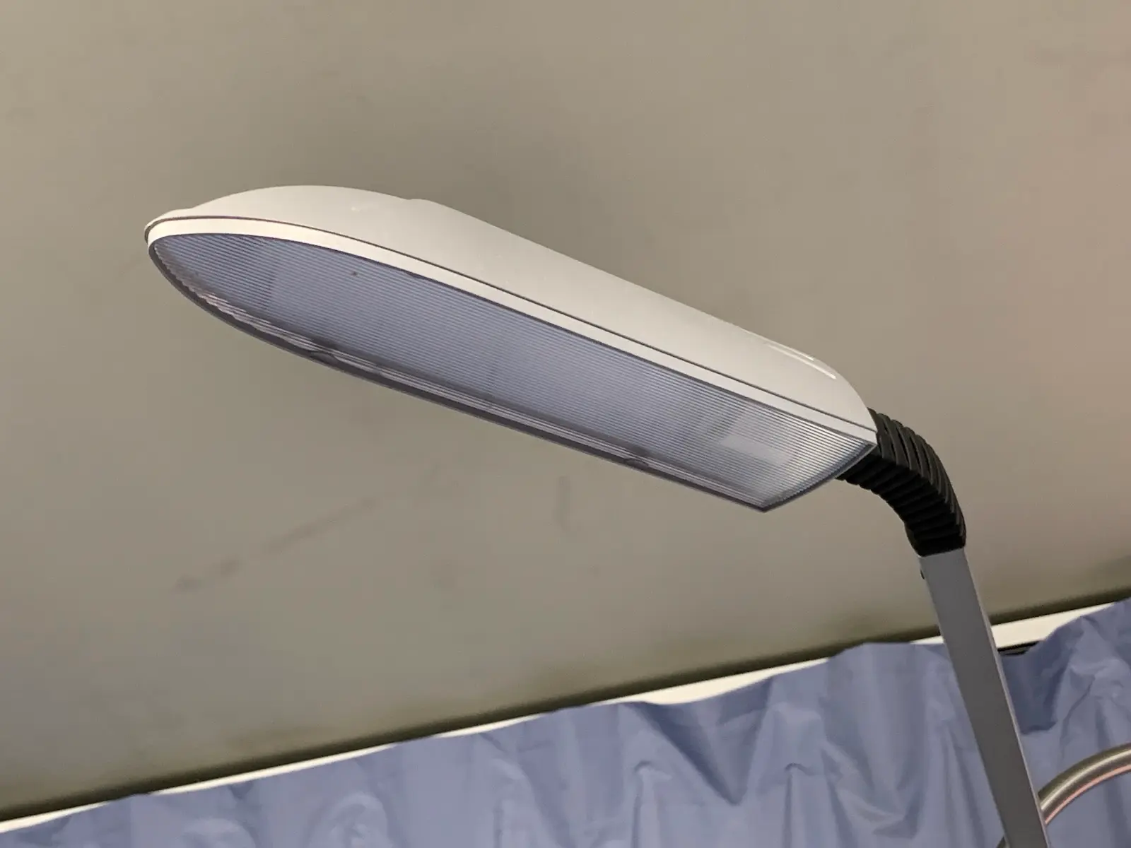 Luneau Ophtalmologue Stand L106 Console Equipment Platform Table w Lighting