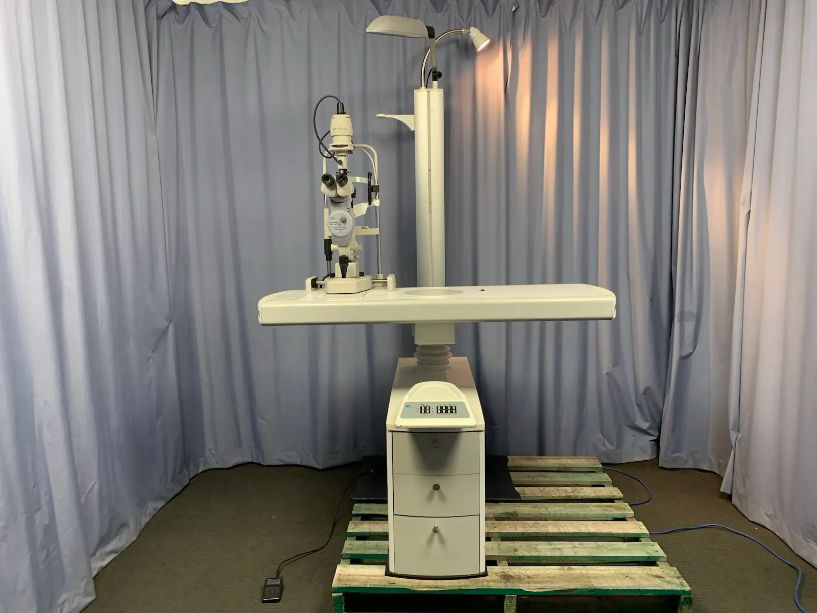 Luneau Ophtalmologue Stand L106 Console Equipment Platform Table w Lighting