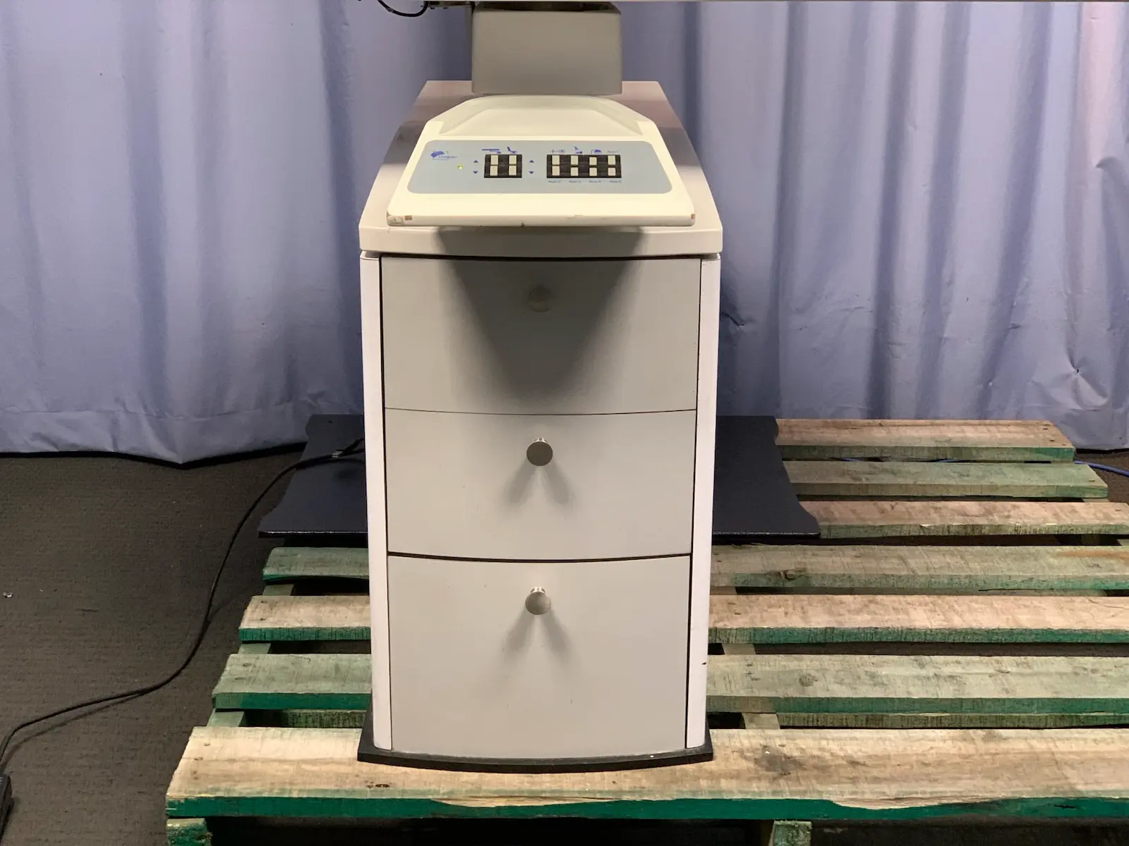 Luneau Ophtalmologue Stand L106 Console Equipment Platform Table w Lighting