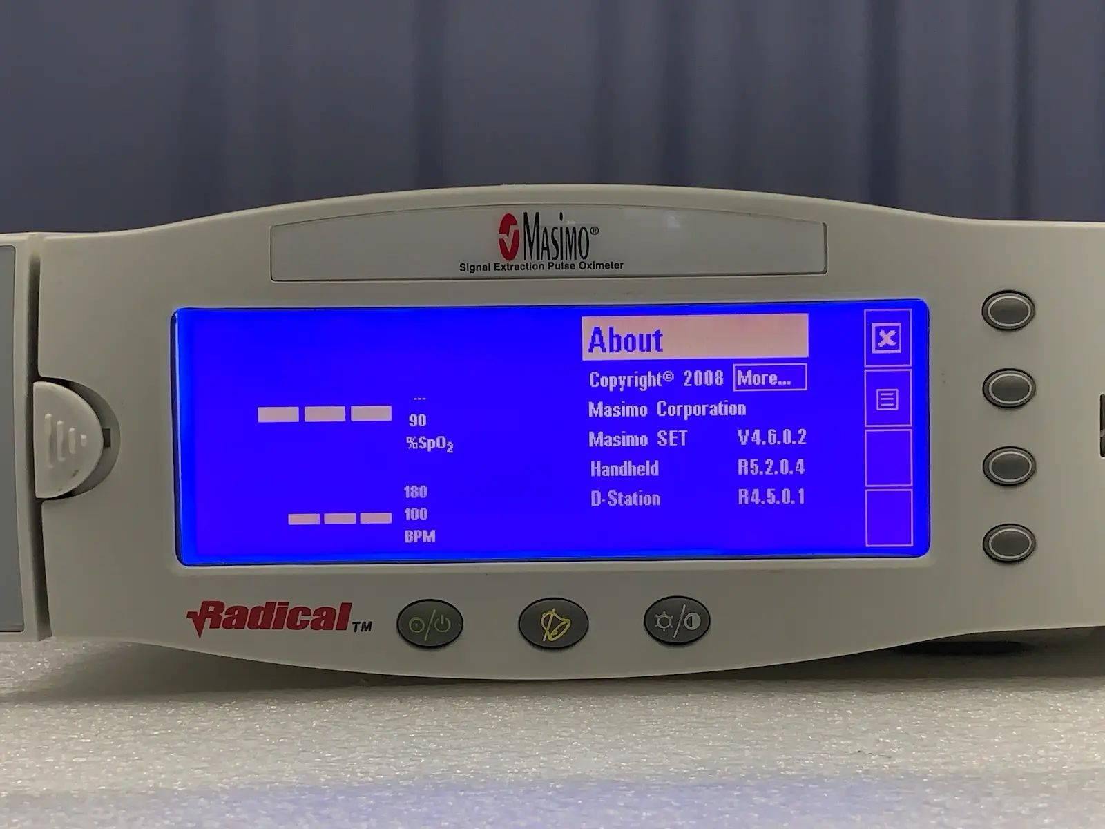 Masimo Radical Signal Extraction Pulse CO-Oximeter w Charging Station - RDS-3