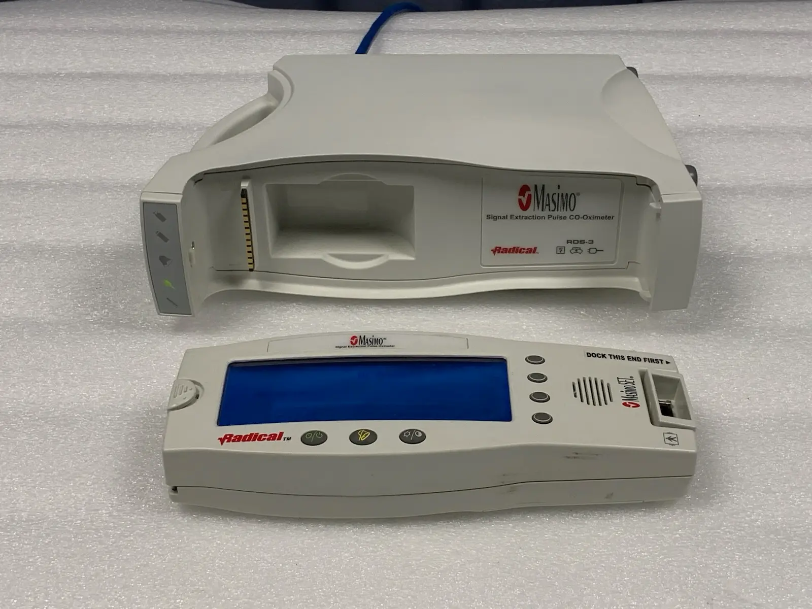 Masimo Radical Signal Extraction Pulse CO-Oximeter w Charging Station - RDS-3