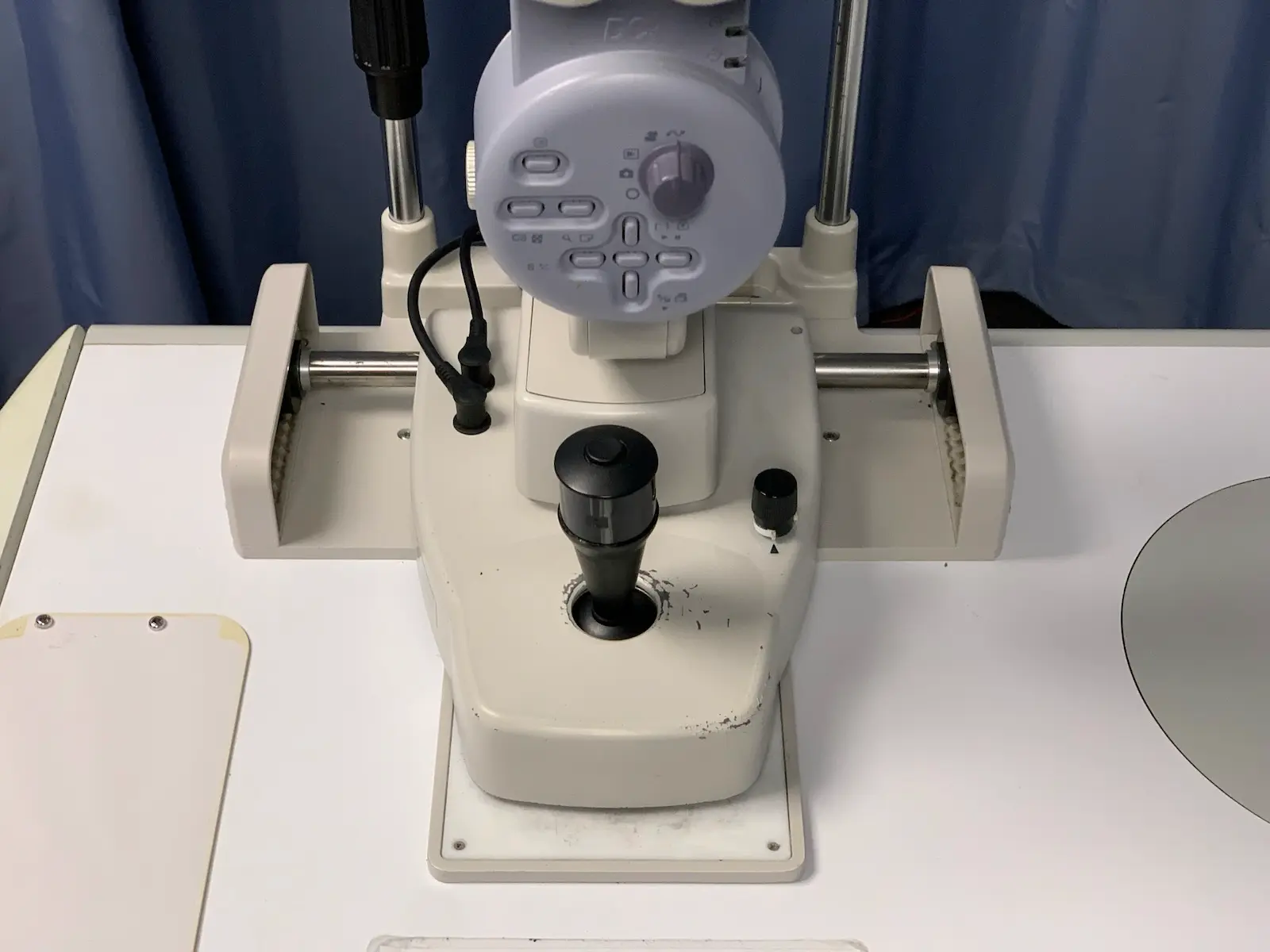 Topcon SL-D7 Class I Slit Lamp w DC-1 Digital Camera Unit & Tonometer Mount