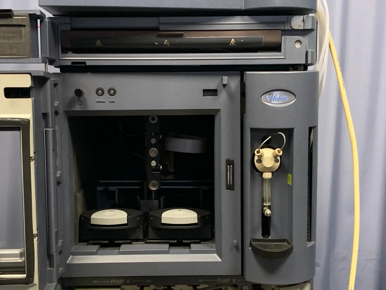 Waters Acquity UPLC System w Sample 186015005 & Binary Solvent 186015001 Manager - Image 10