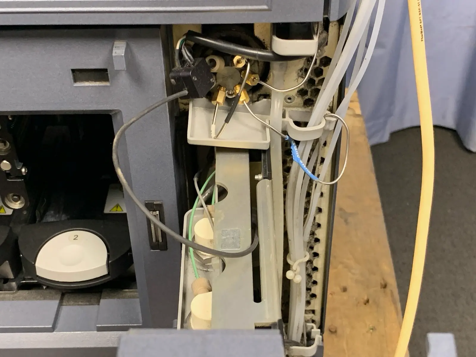 Waters Acquity UPLC System w Sample 186015005 & Binary Solvent 186015001 Manager - Image 13