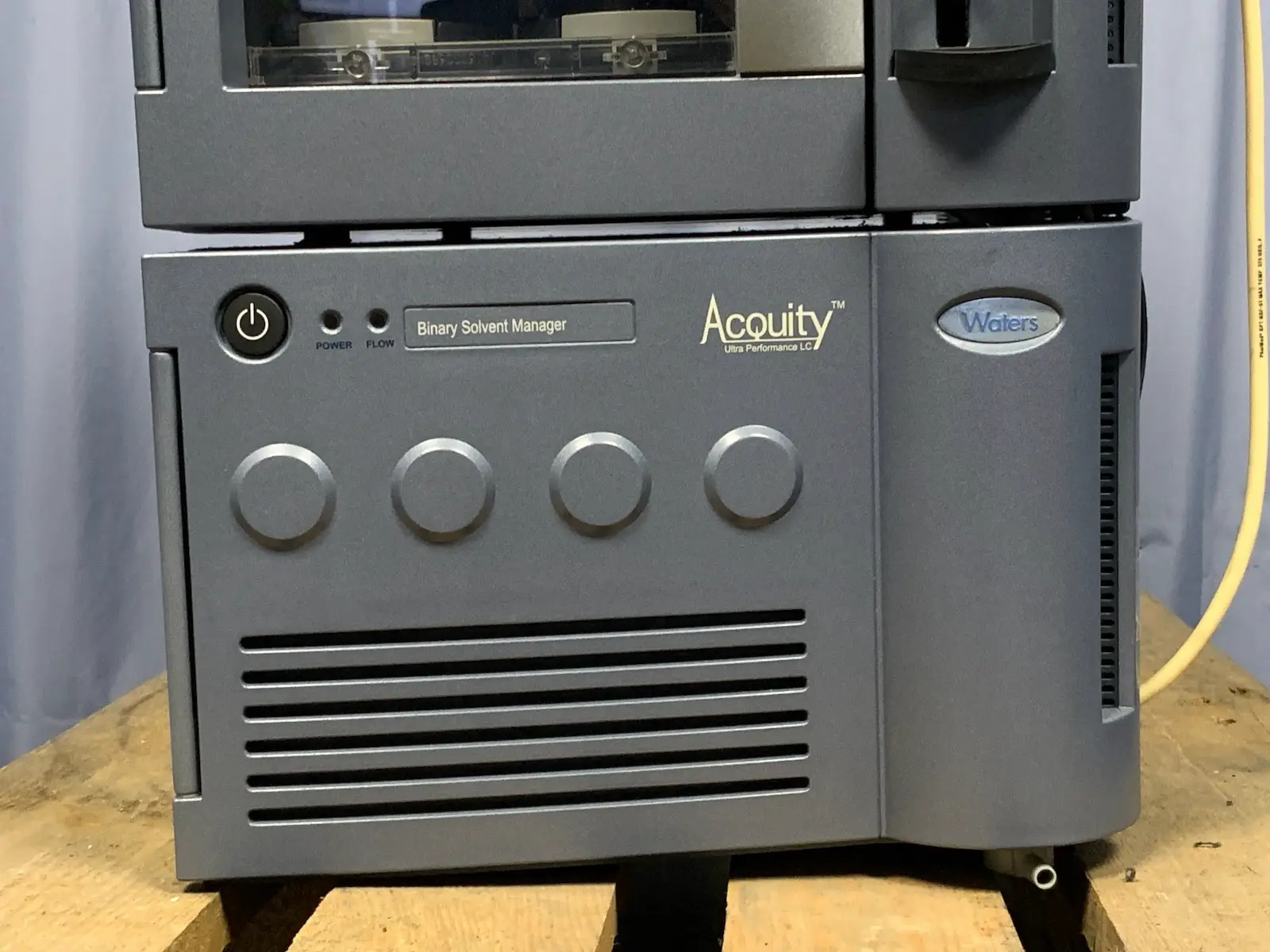 Waters Acquity UPLC System w Sample 186015005 & Binary Solvent 186015001 Manager - Image 17