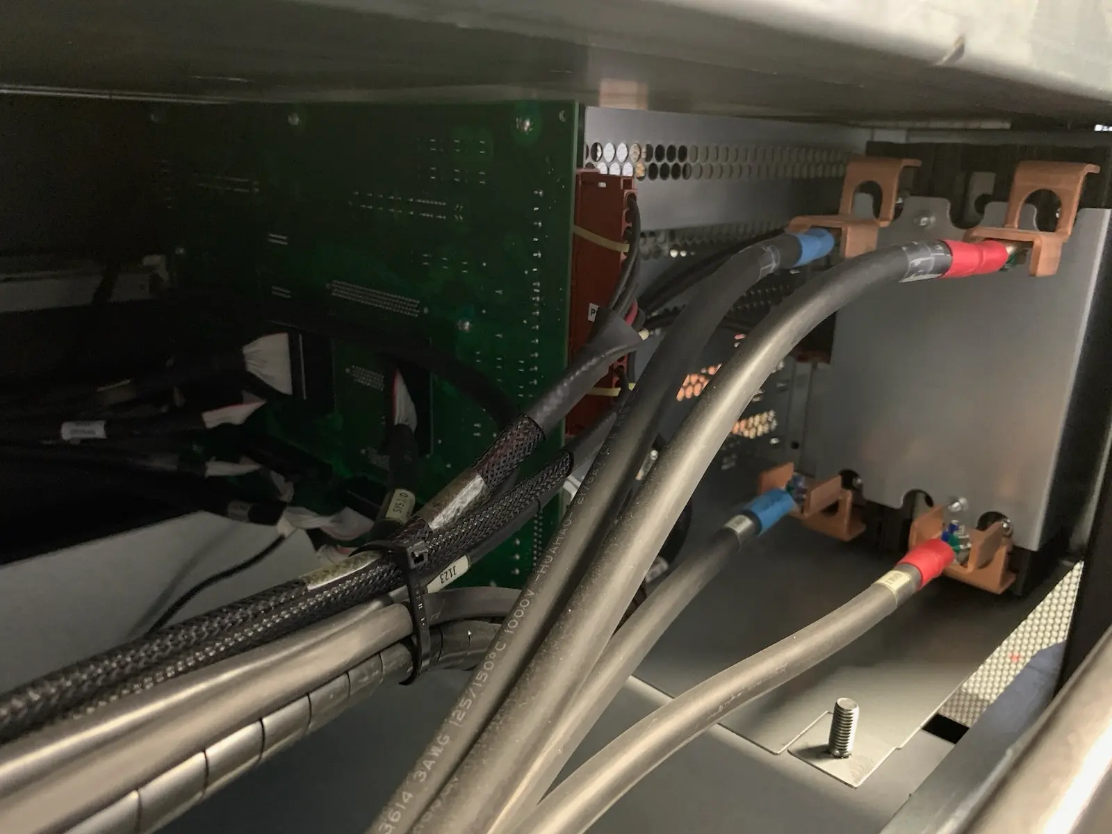 APC Symmetra PX 48kW Scalable 3-Phase 400V UPS Enclosure Frame SYCF48KH 42U