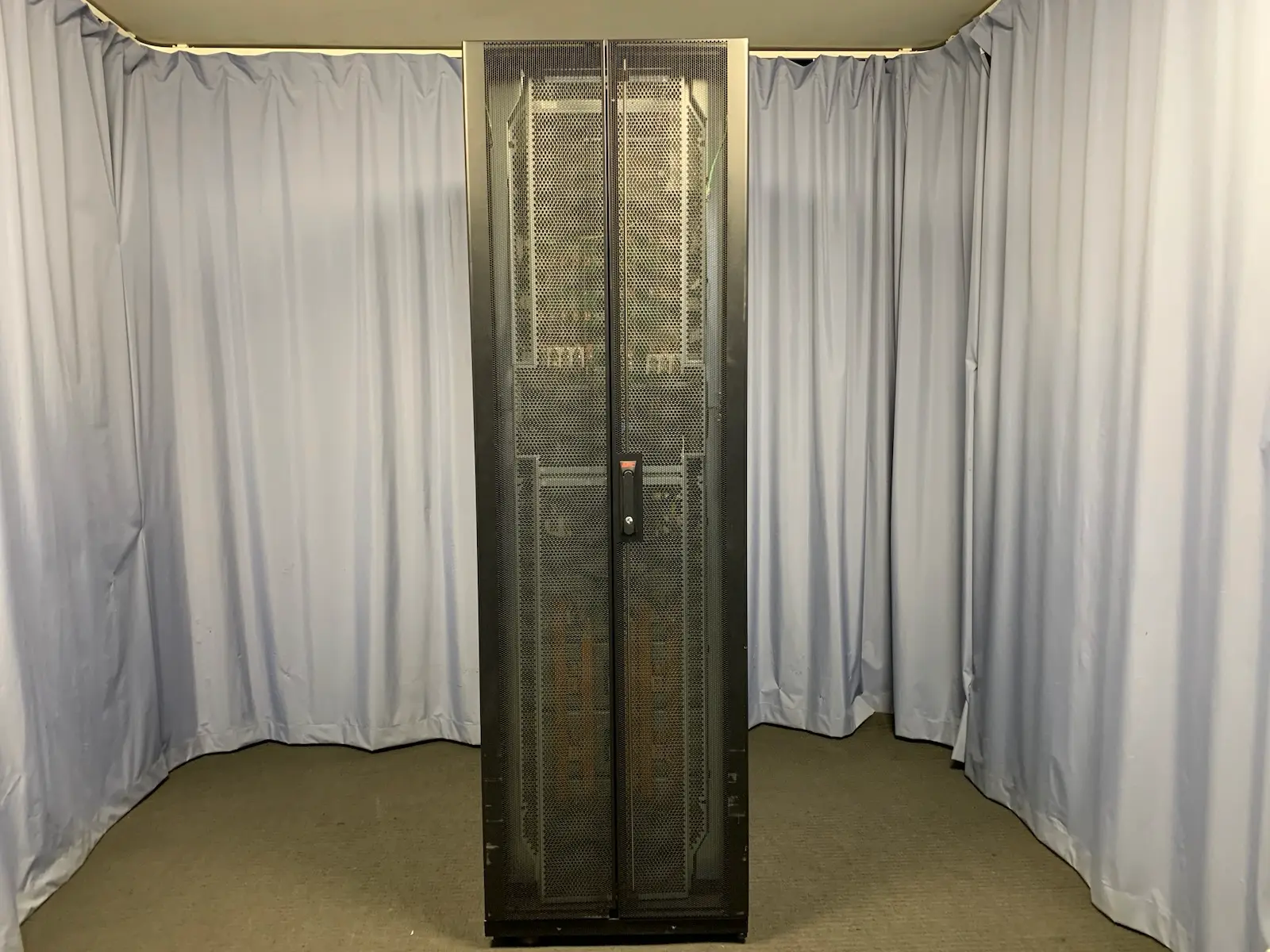 APC Symmetra PX 48kW Scalable 3-Phase 400V UPS Enclosure Frame SYCF48KH 42U